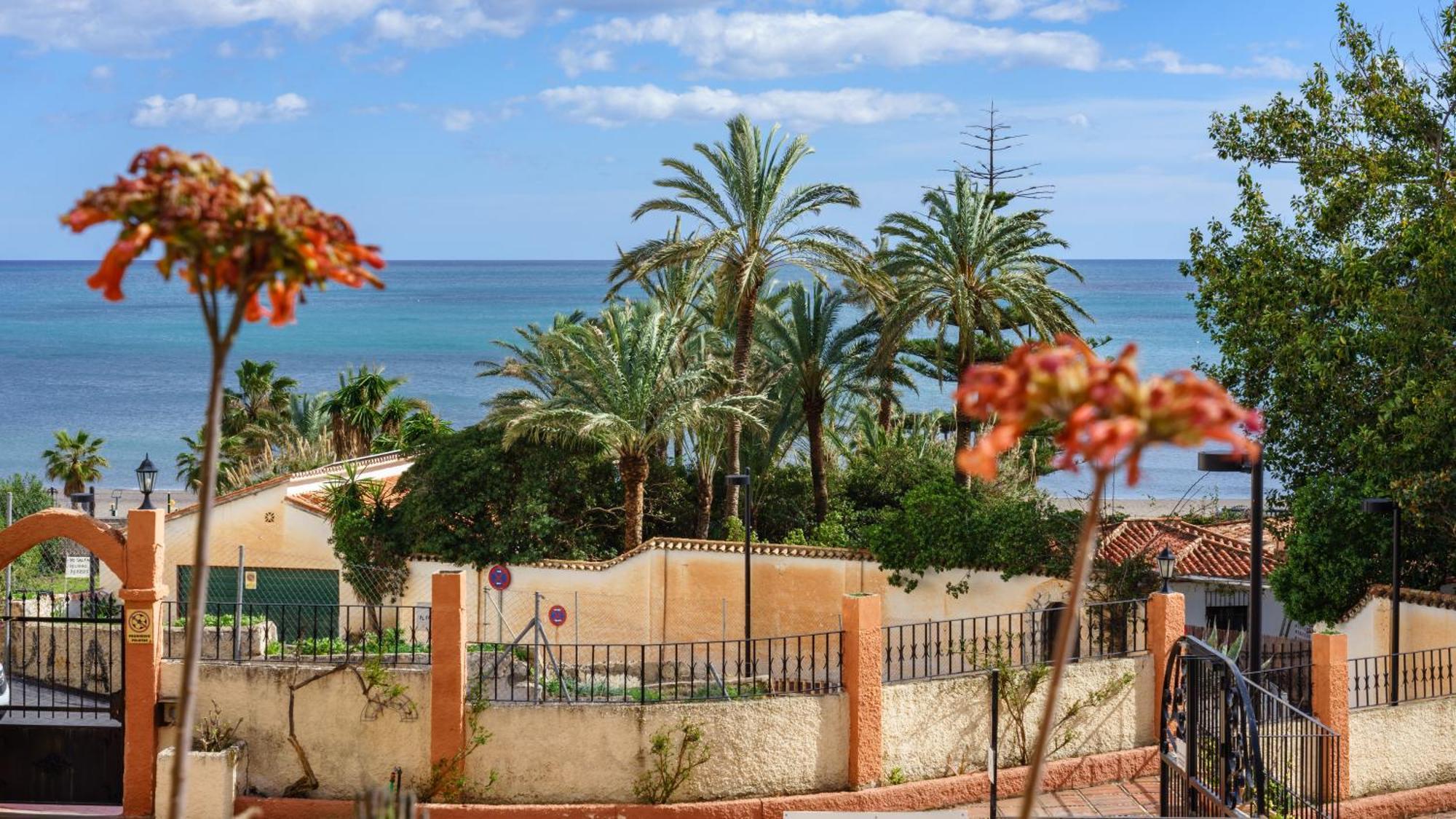 Seaside Bliss: 3 Bedroom With A View Appartement