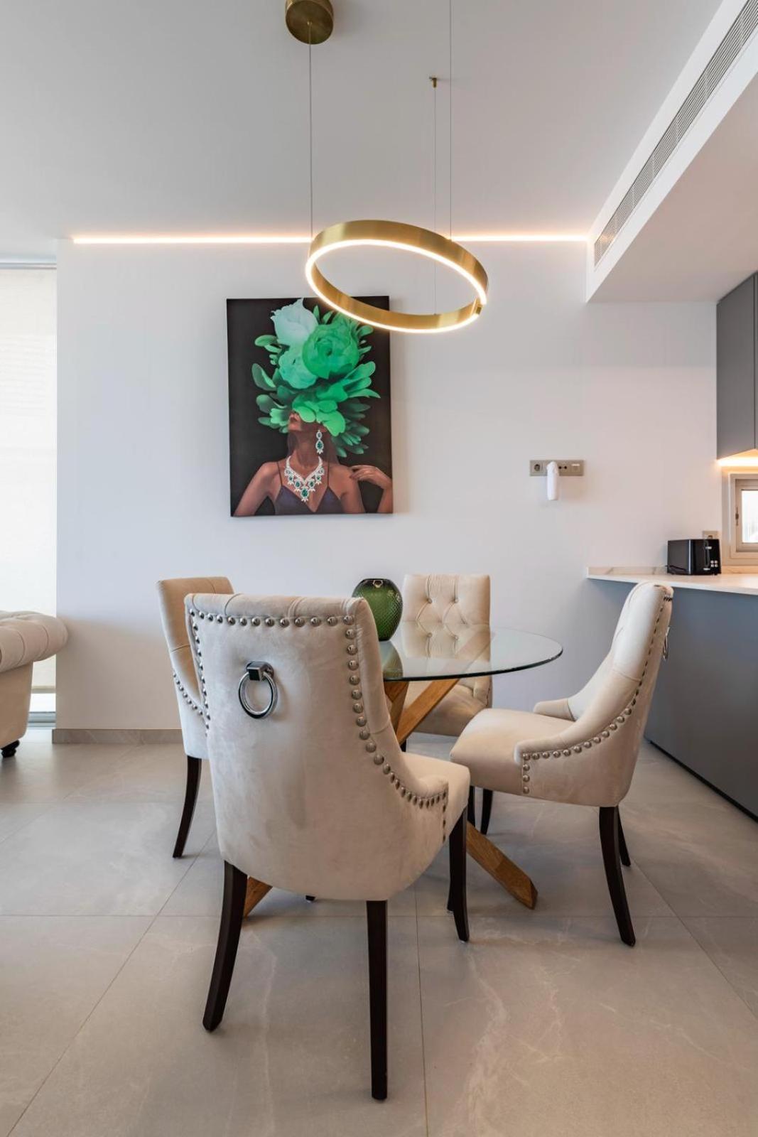Golden Luxury 2 Bedroom Sea View Apartment *