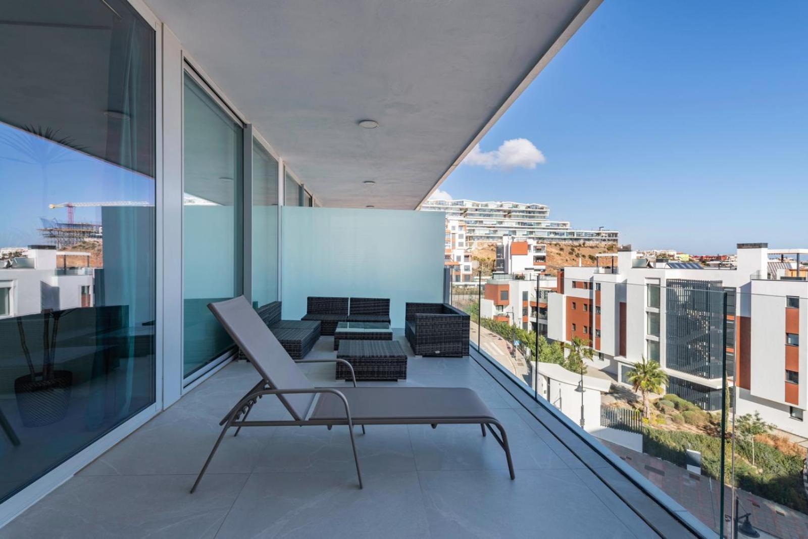 Golden Luxury 2 Bedroom Sea View