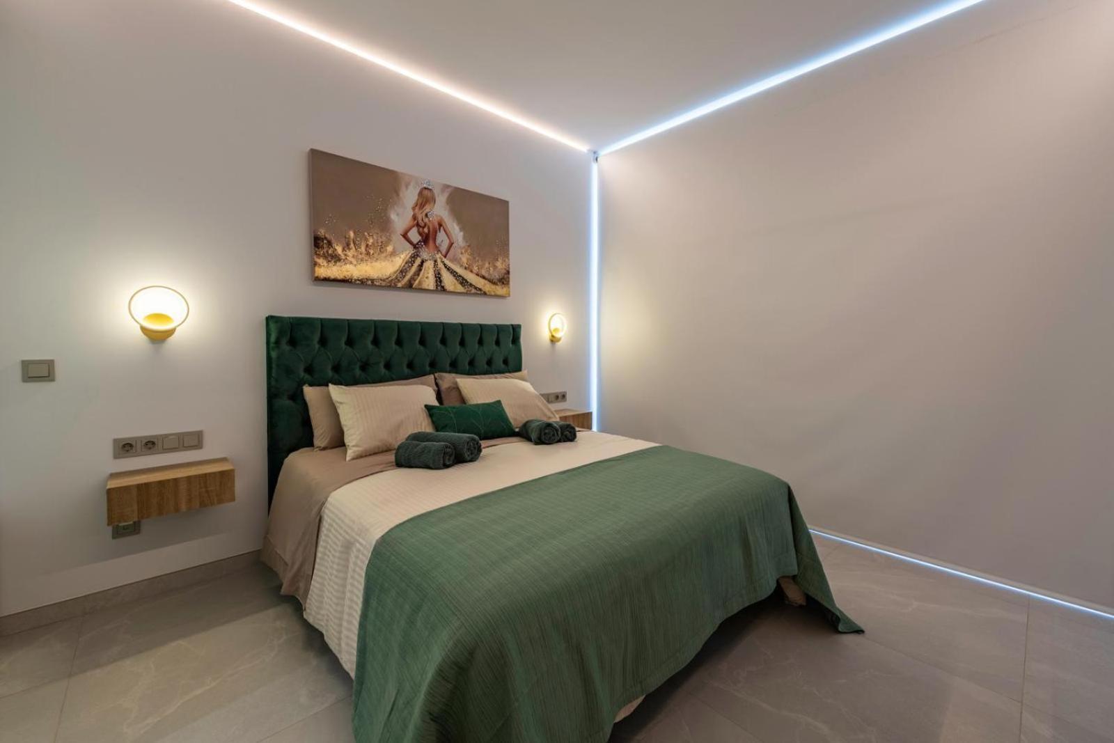 Golden Luxury 2 Bedroom Sea View Apartment