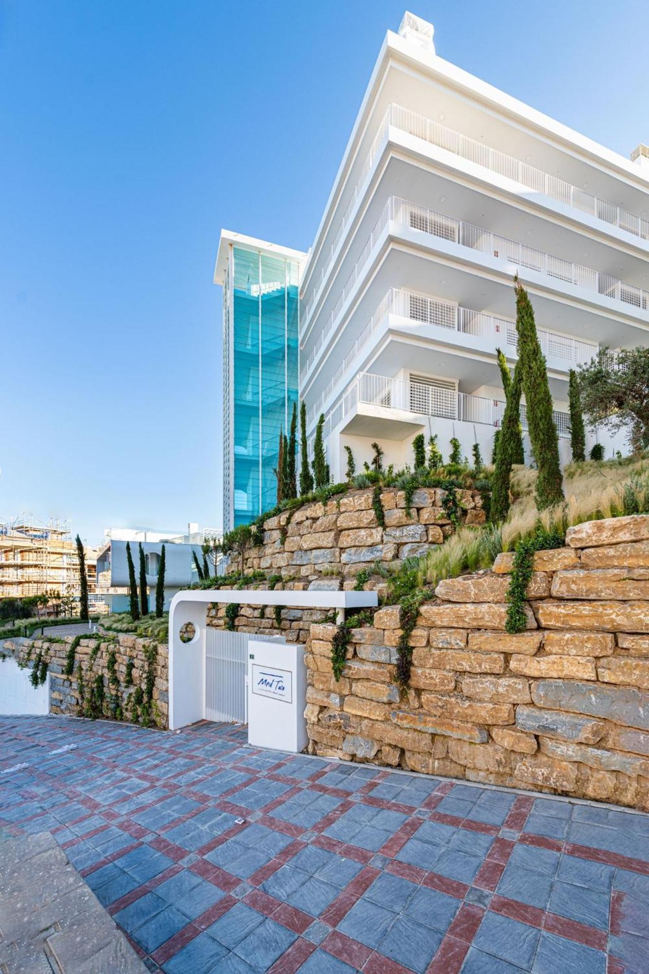 Apartment Golden Luxury 2 Bedroom Sea View *
