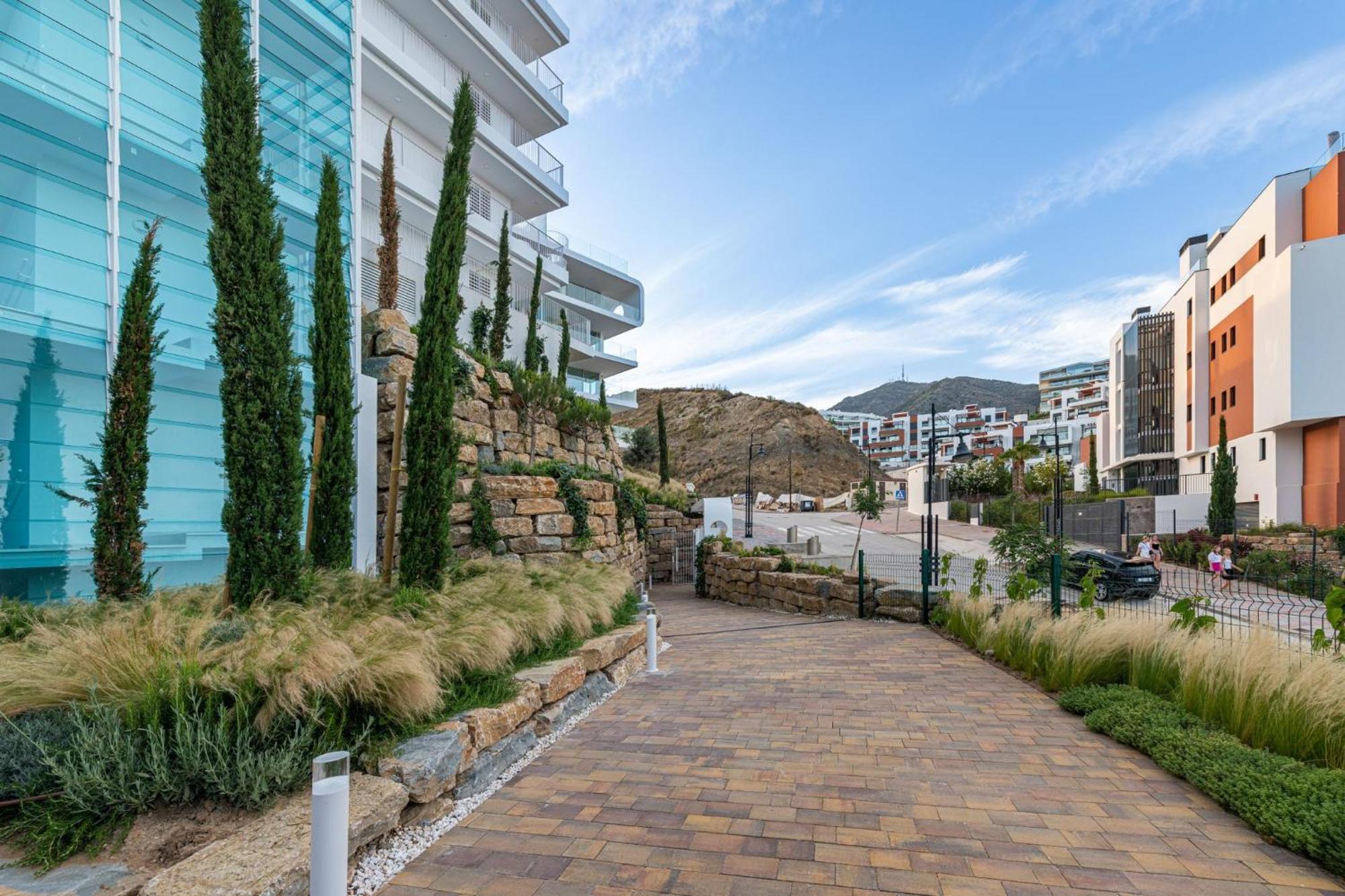 Golden Luxury 2 Bedroom Sea View *