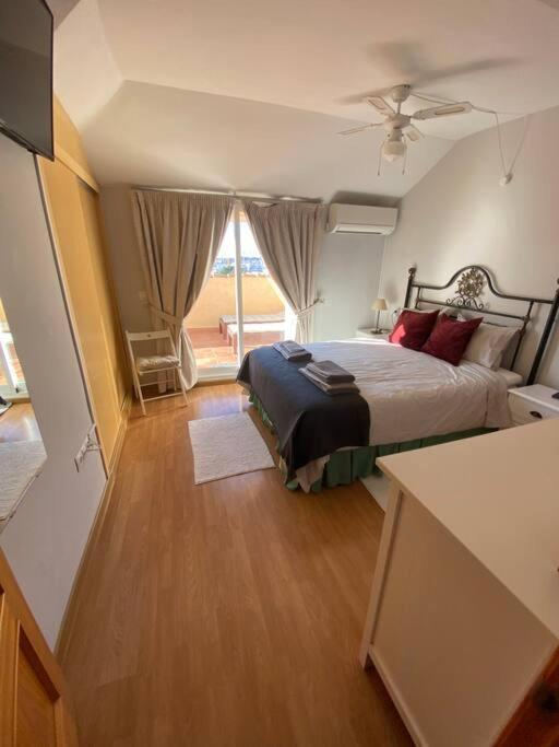 Huoneisto Carvajal, 2-bedroom Sea View Penthouse Fuengirola