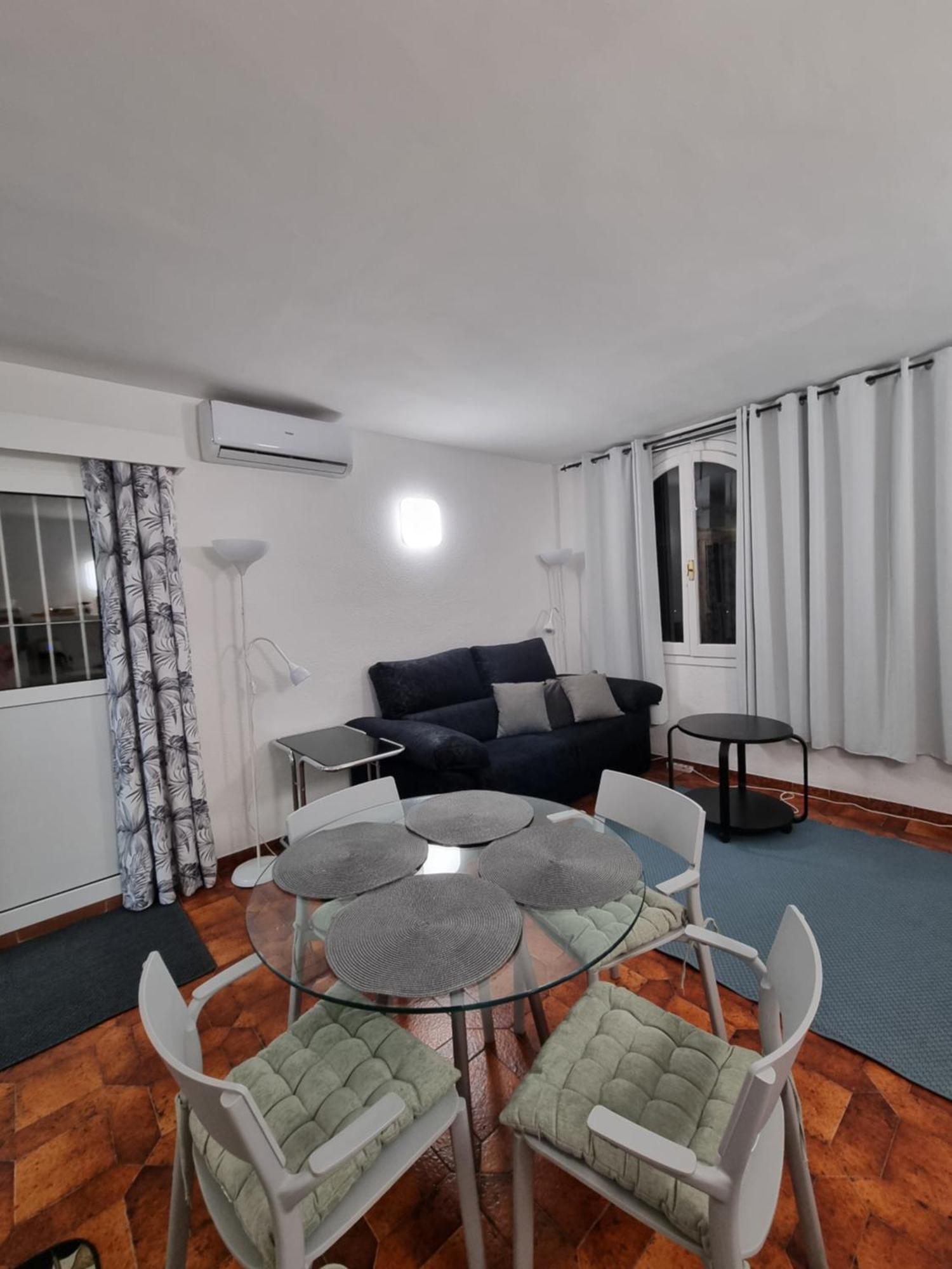 Comfortable One Bedroom *