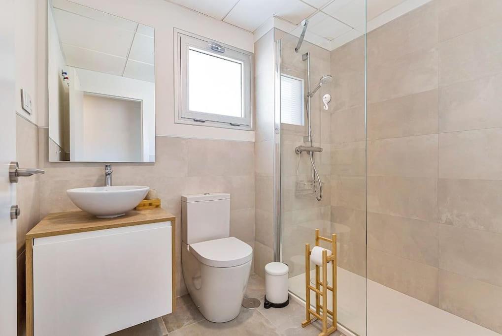 Fantastic Two Bedroom Apartment. *