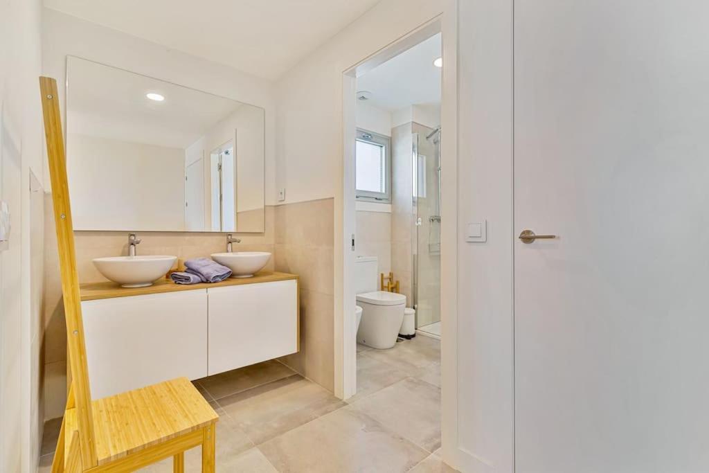Fantastic Two Bedroom Apartment. *