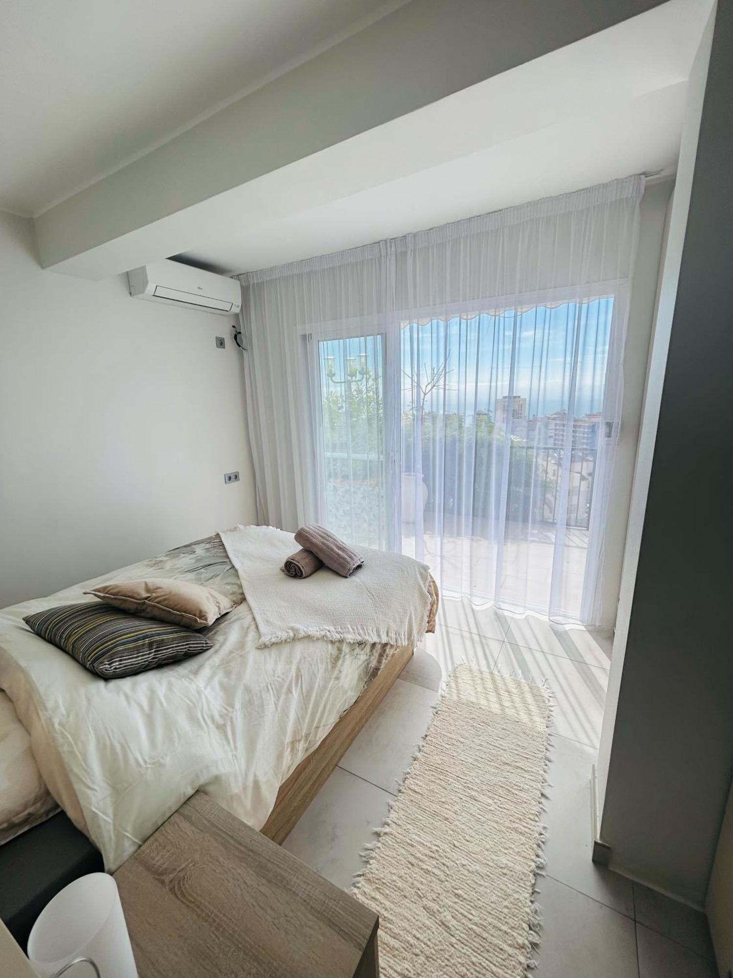 New Luxury Tuulia With Private Pool And Parking Huvilat *
