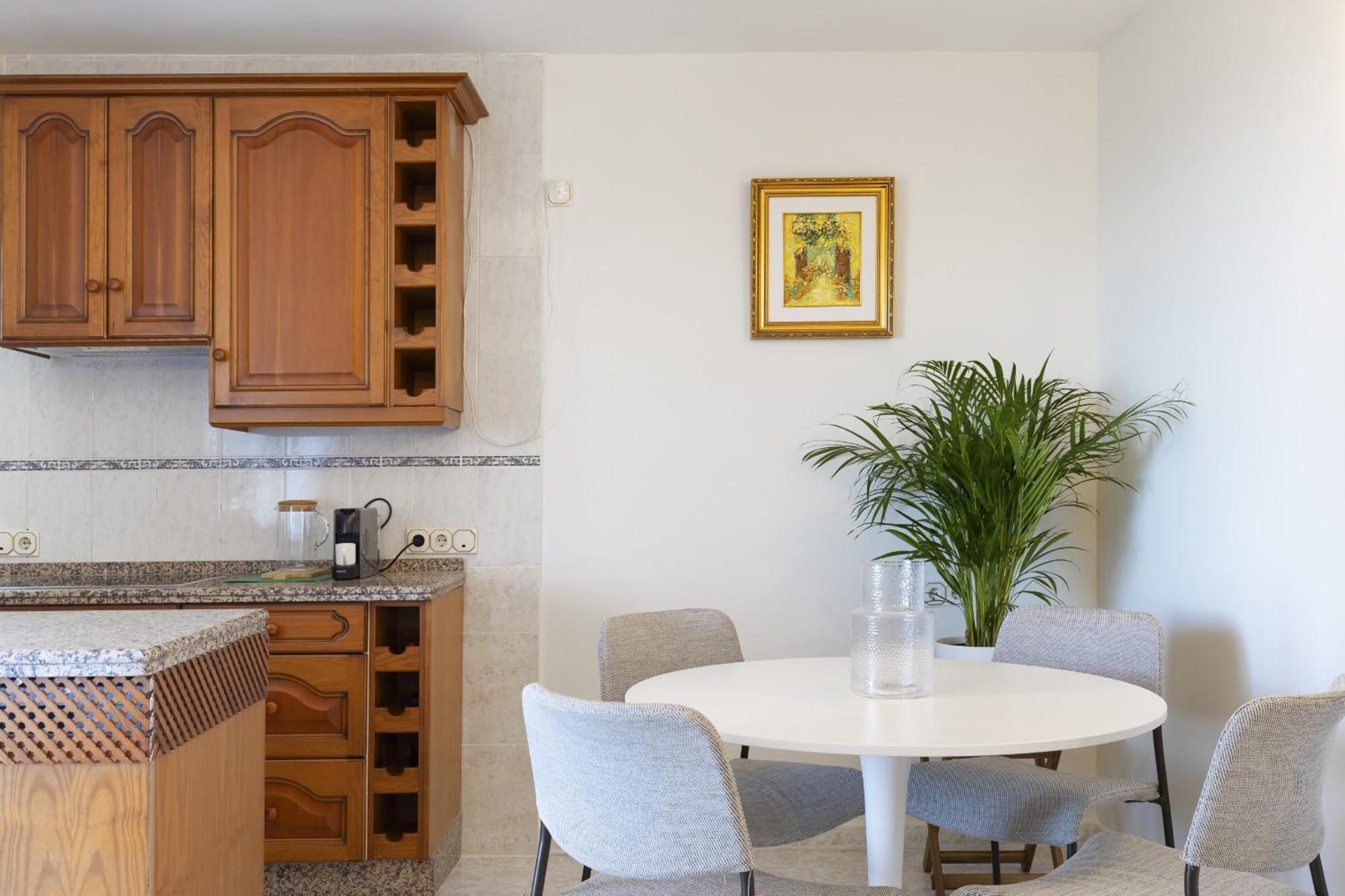 Apartment Beachfront With Terrace And Seaviews