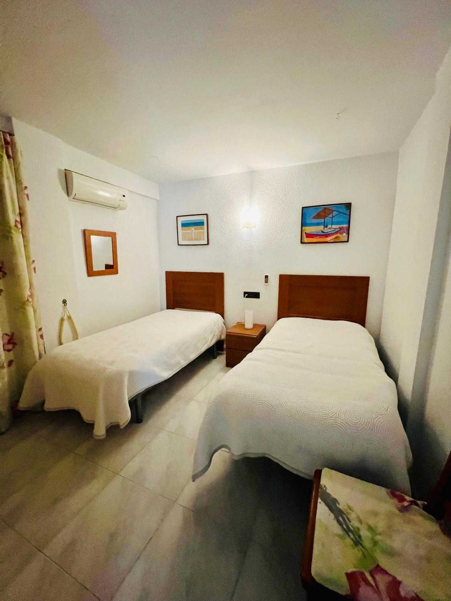 On The Beach, Fantastic Sea And Pool Views, 2 Bedroom *