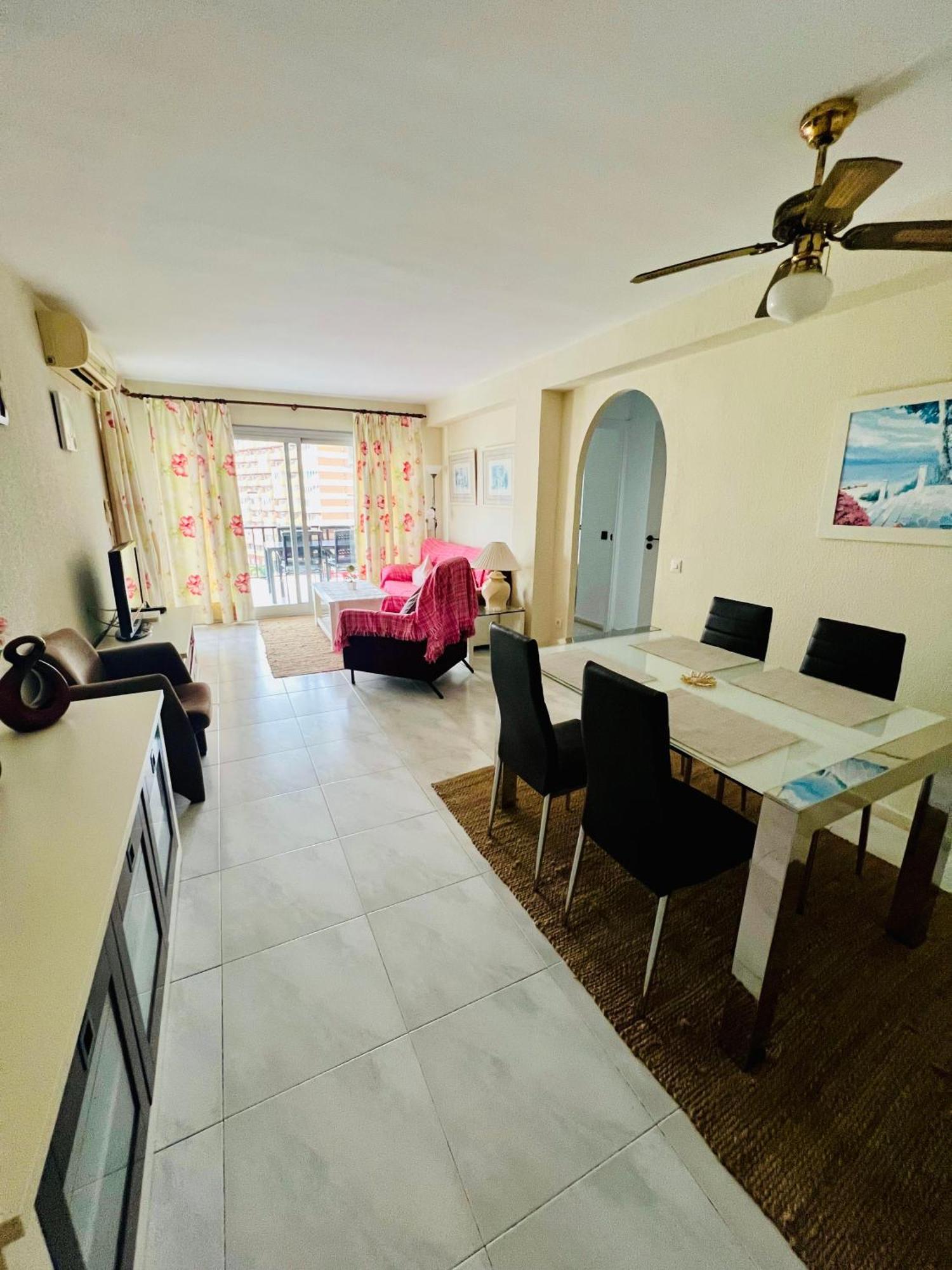 Apartamento On The Beach, Fantastic Sea And Pool Views, 2 Bedroom Fuengirola