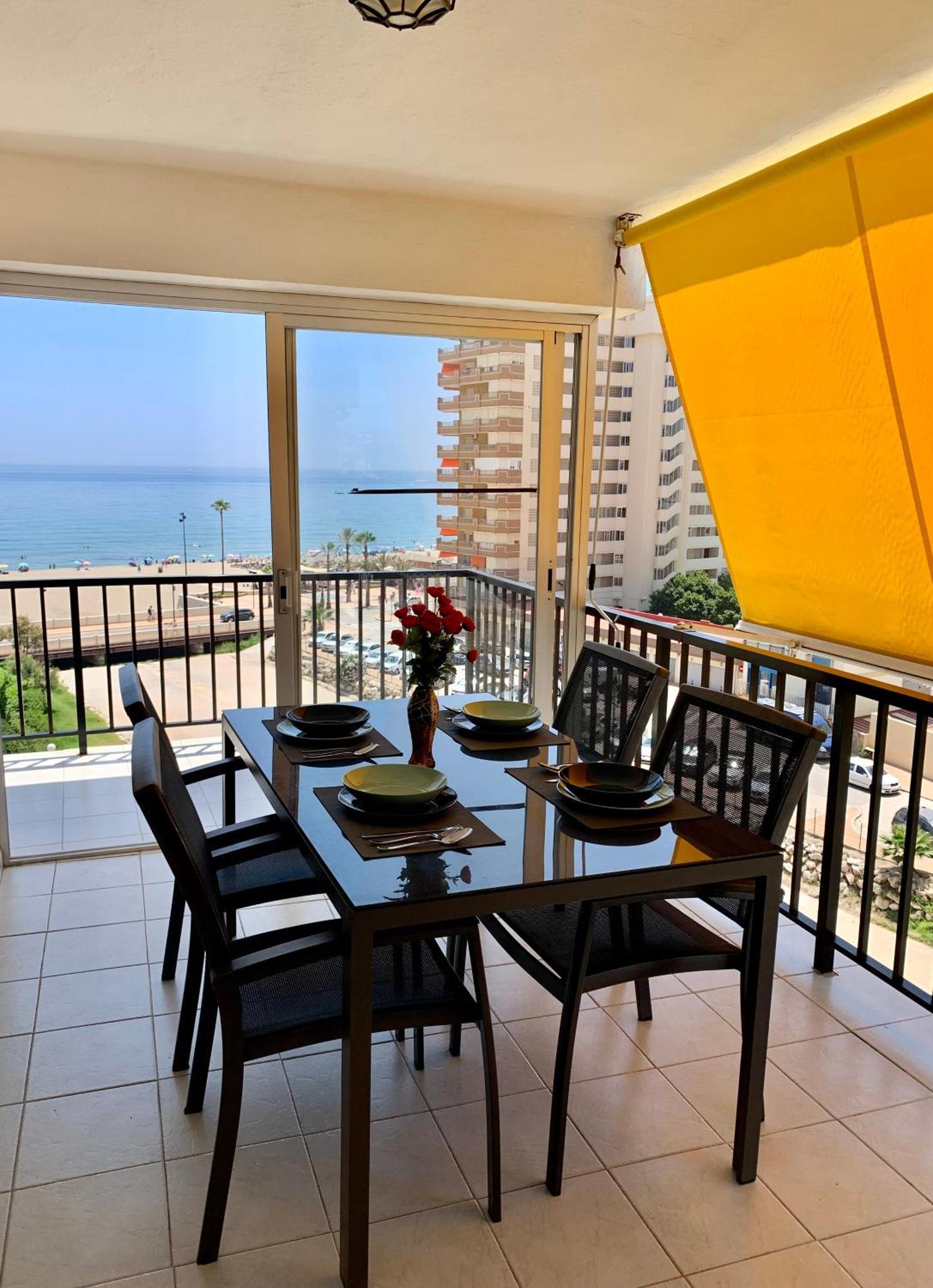 On The Beach, Fantastic Sea And Pool Views, 2 Bedroom