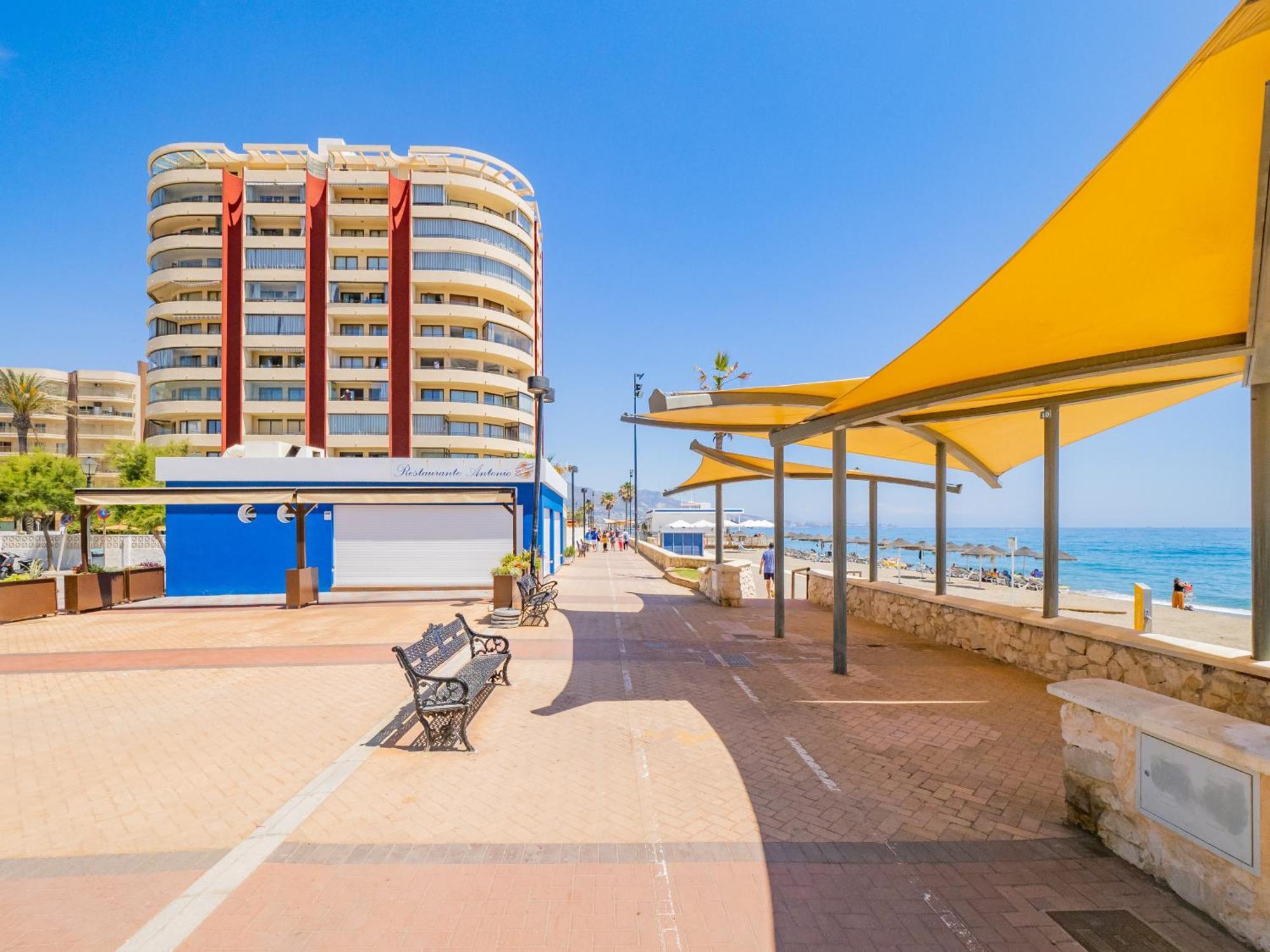 Cubo's Front Line Beach * Fuengirola