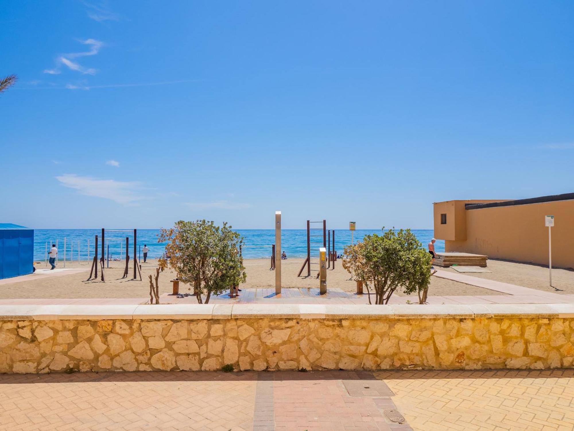 Apartment Cubo's Front Line Beach *
