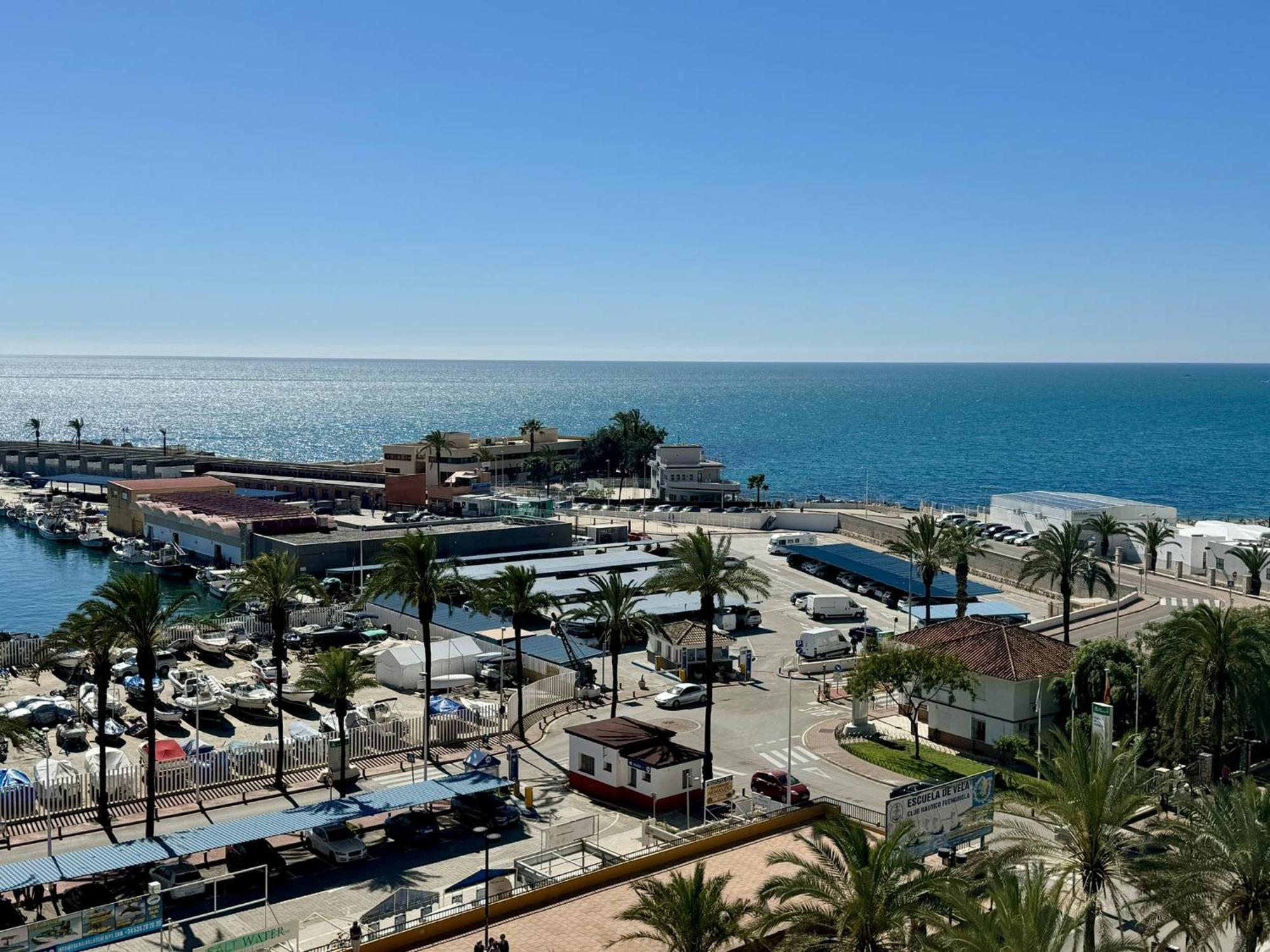 Beachfront With Terrace And Seaviews Apartment *