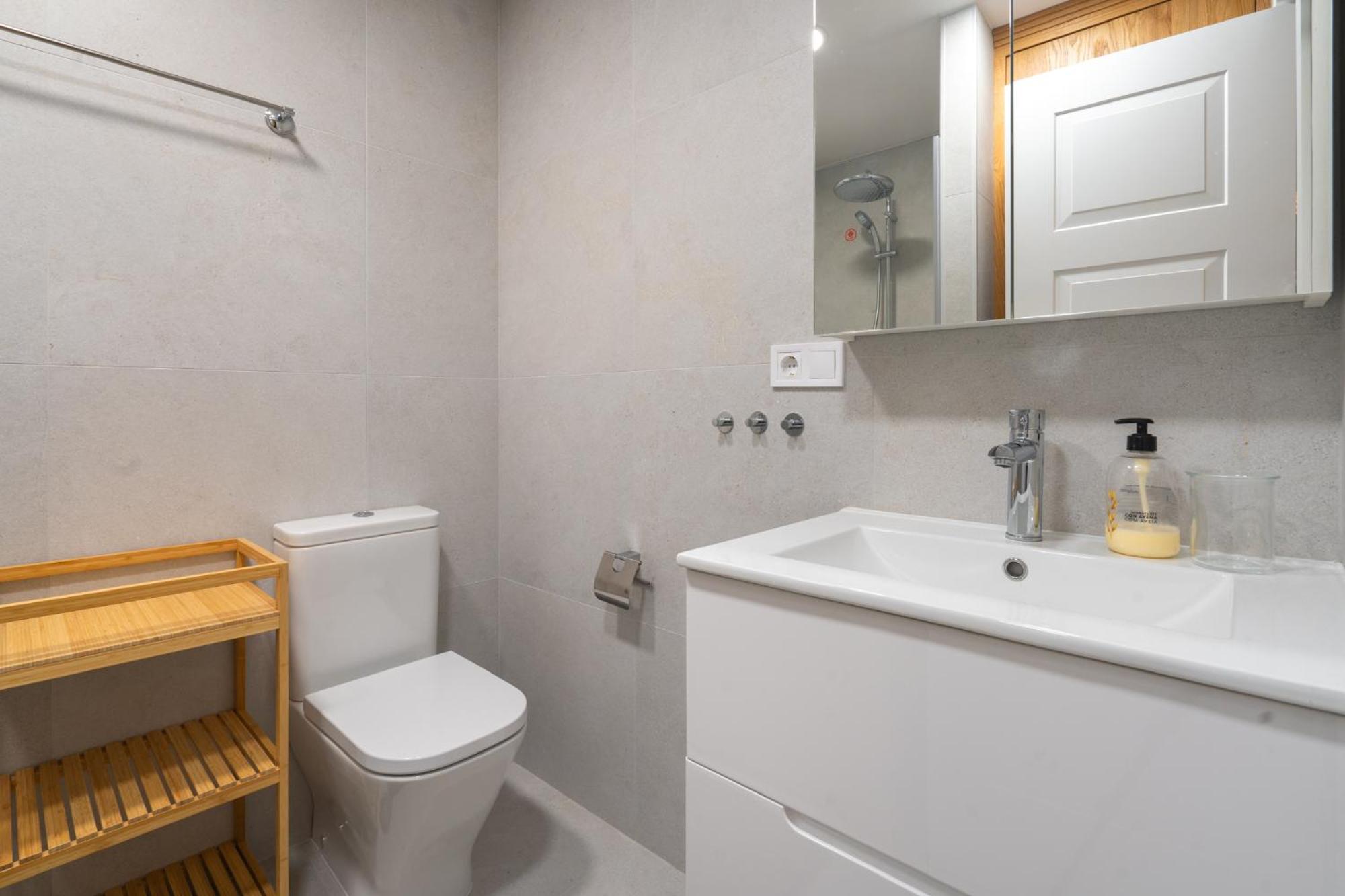 2 Bedrooms With Pool, Terrace And Balcony *
