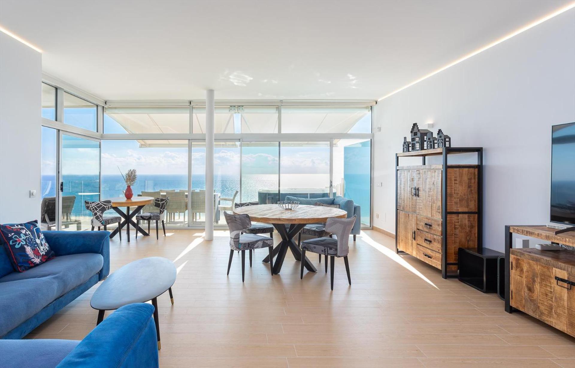 Vivi Homes -vista Mar Pool, Terrace, Golf & Sea View Apartment