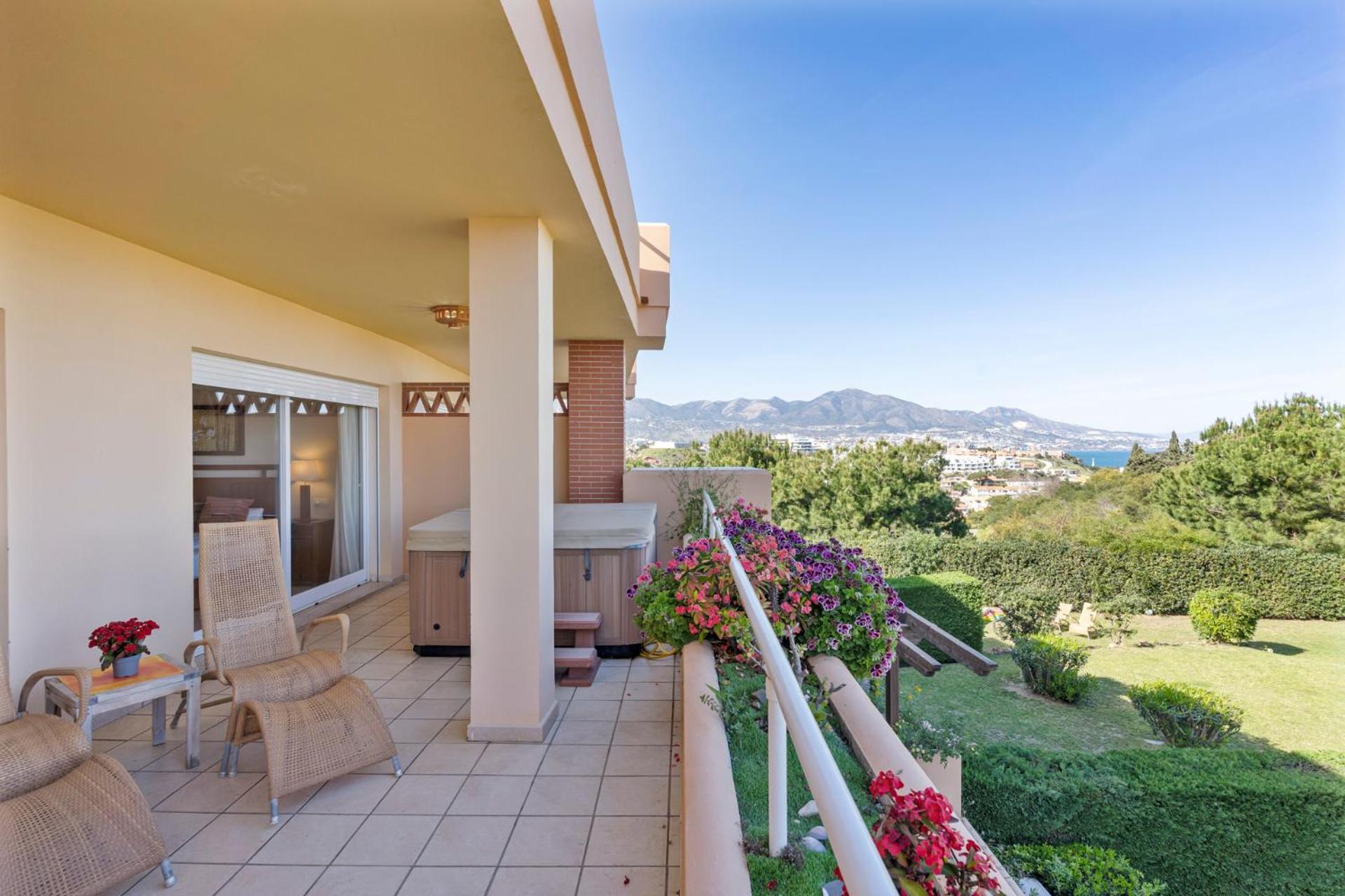 Malibu Penthouse With Jacuzzi And Sea Views By Costarentals - Ref 247
