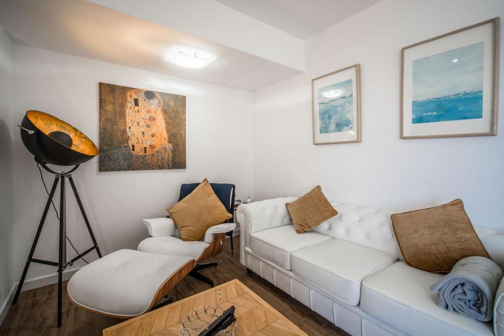 Beachfront Dreamin Fuengirola