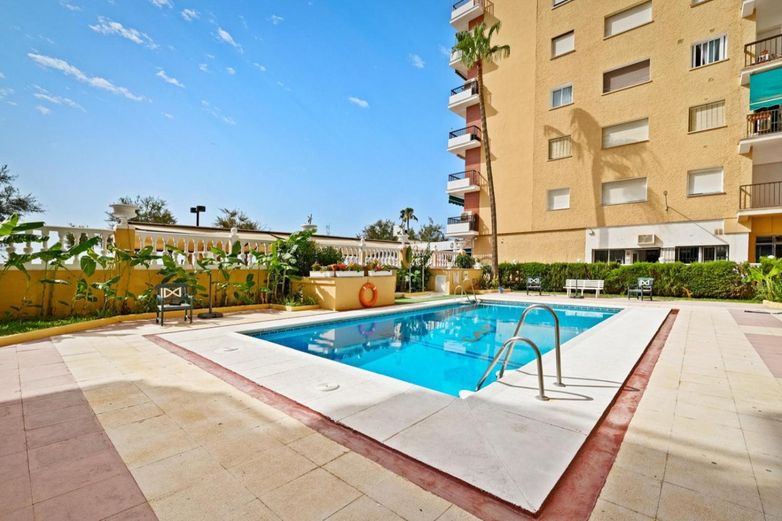 Huoneisto Con Piscina En La Primera Linea De Playa De *