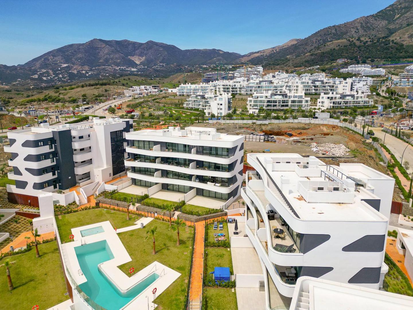 Higueron West Collection - La Vida Feliz Andalucia By Hwpc Fuengirola