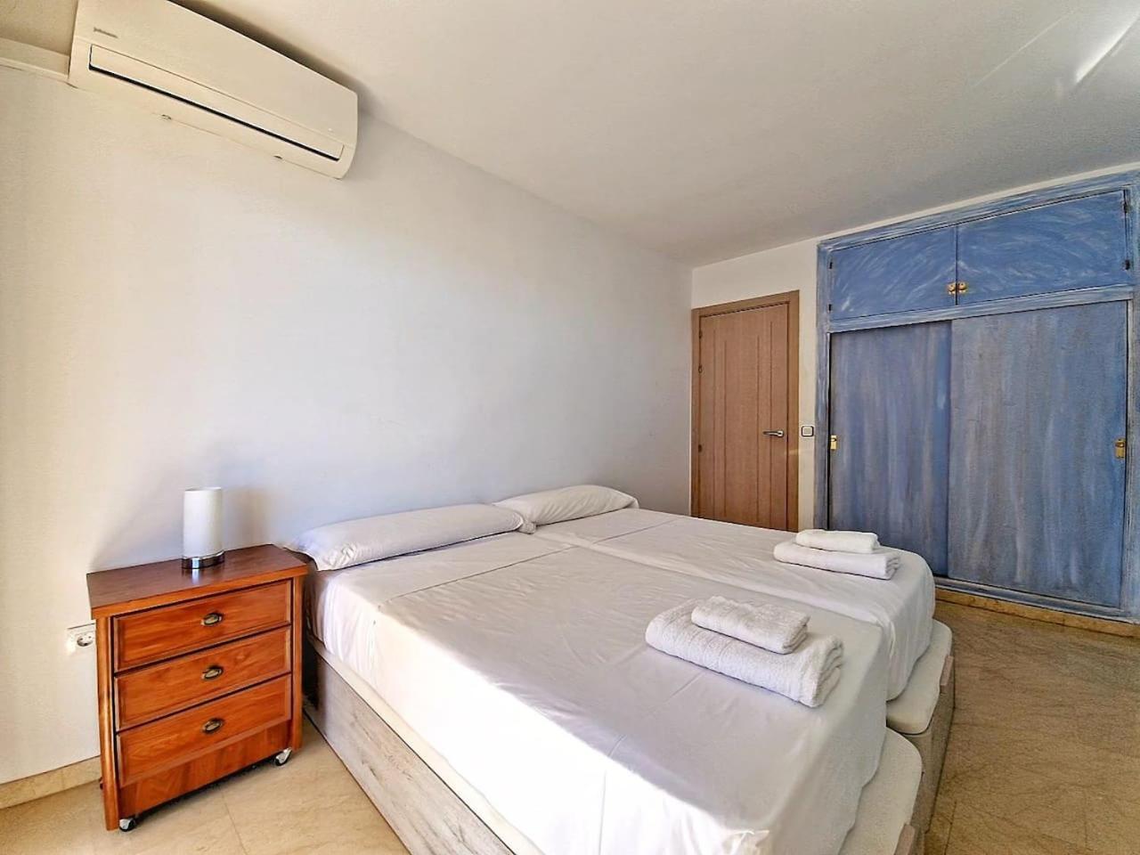 Amplio Apartamento Con Terraza En Primera Linea De Playa Fuengirola