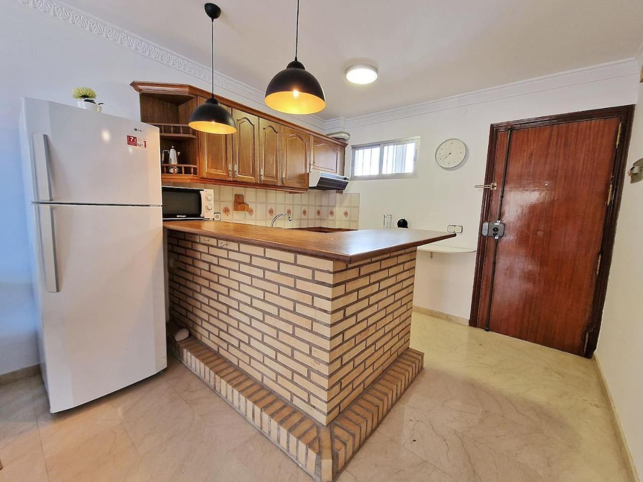 Amplio Apartamento Con Terraza En Primera Linea De Playa Fuengirola