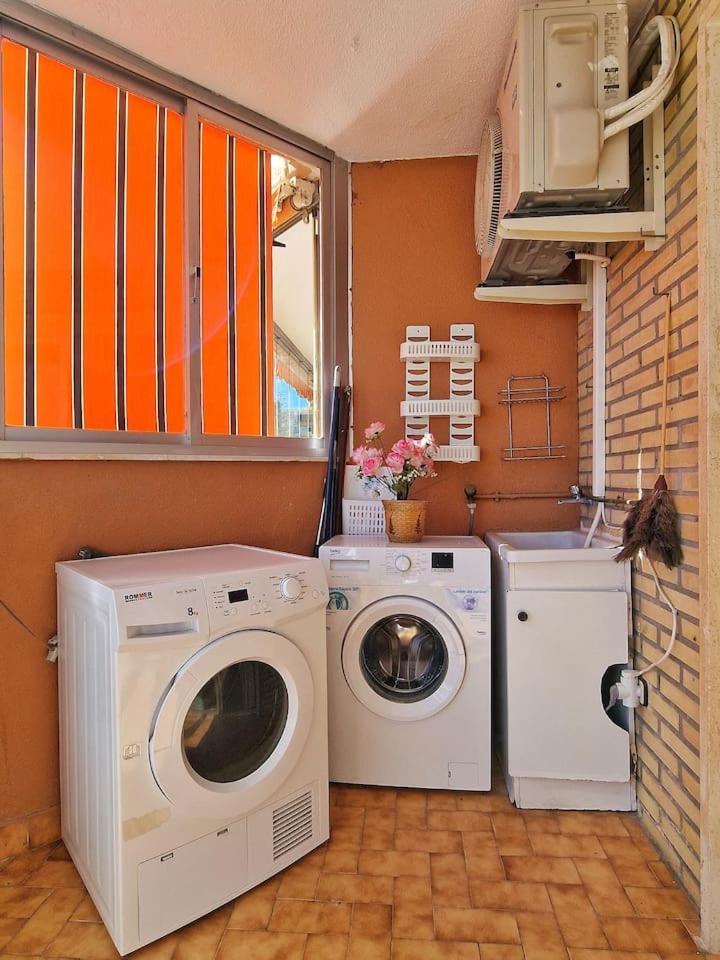 Amplio Apartamento Con Terraza En Primera Linea De Playa Fuengirola