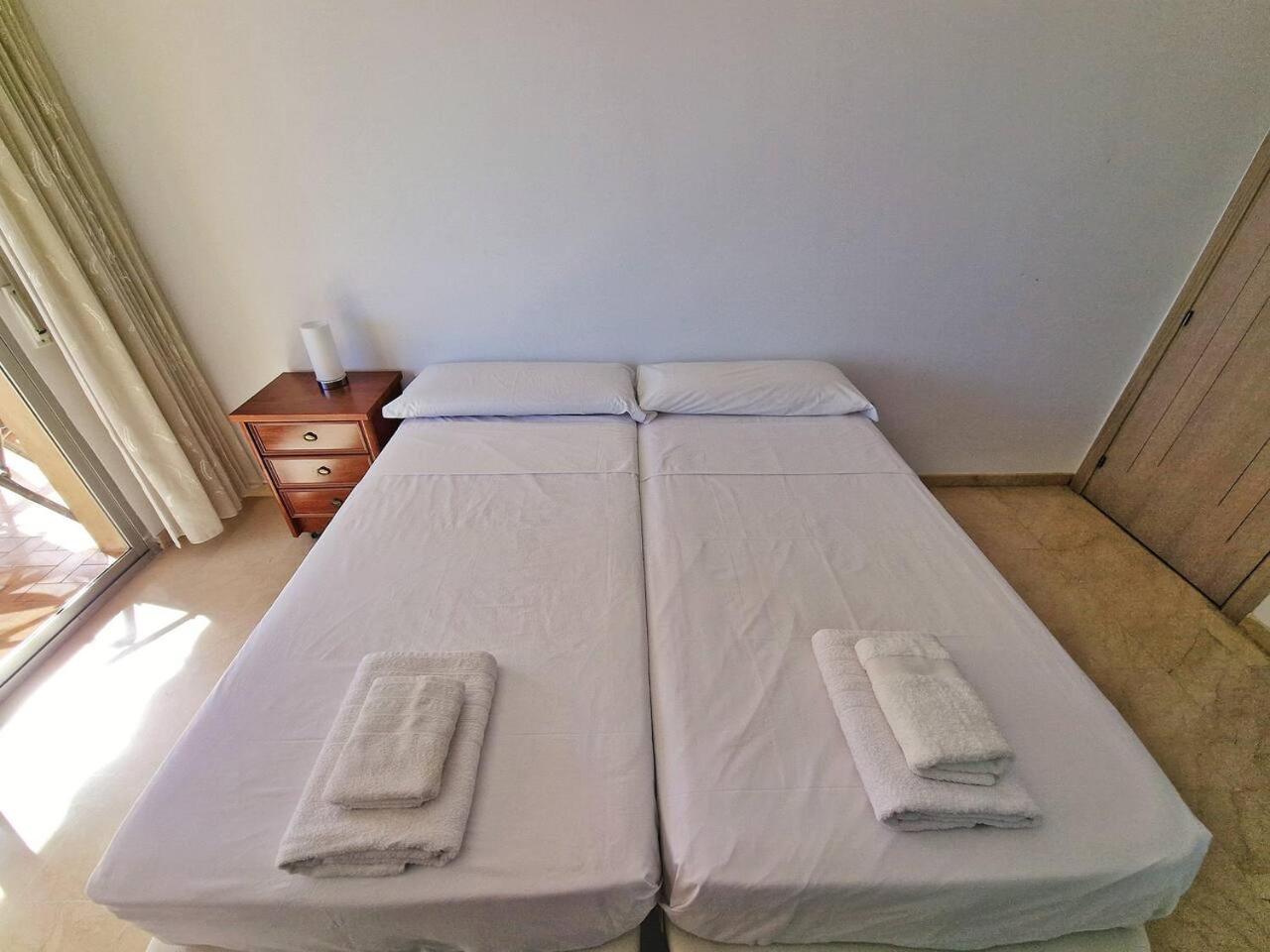 Amplio Apartamento Con Terraza En Primera Linea De Playa