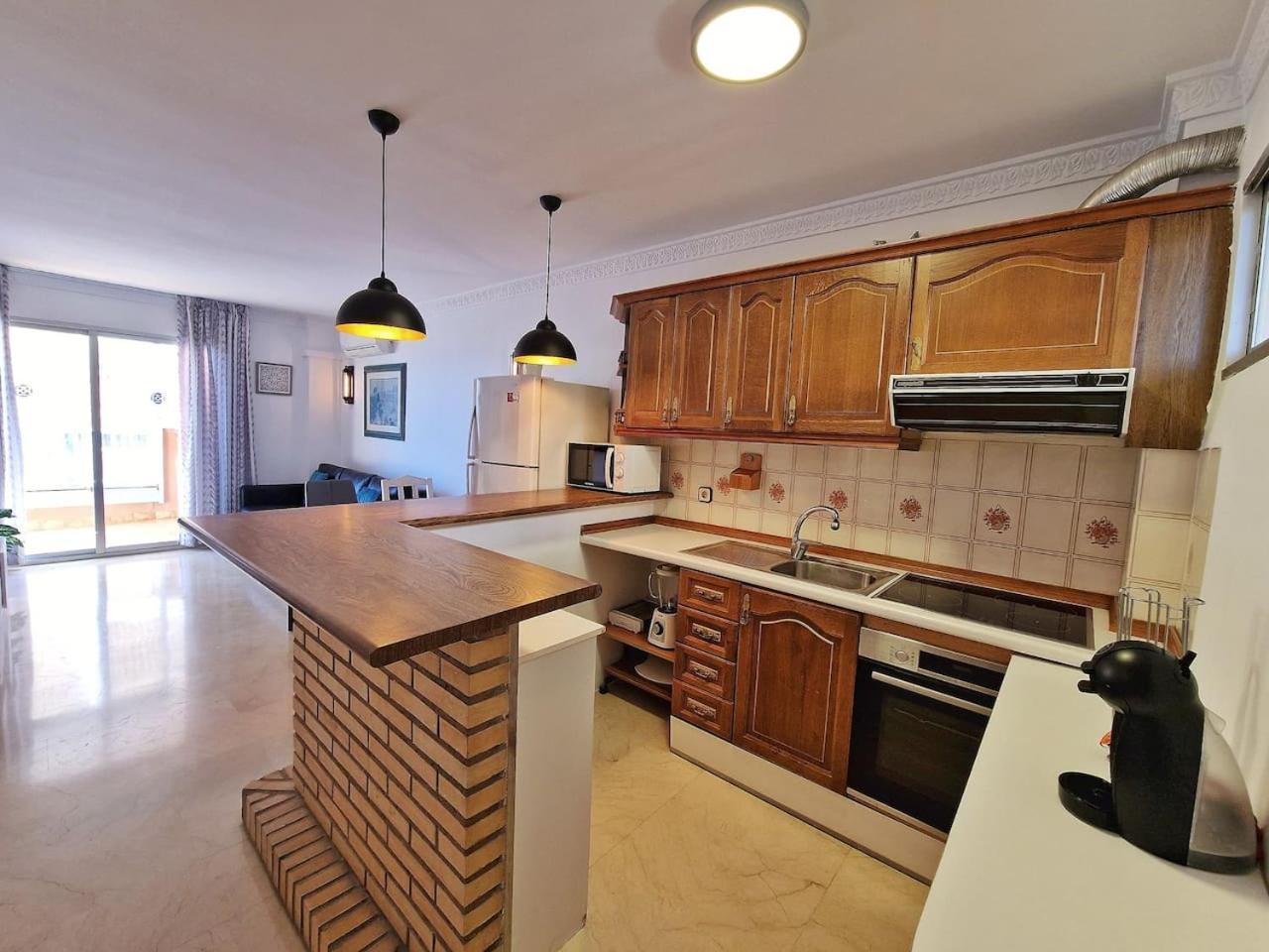Amplio Apartamento Con Terraza En Primera Linea De Playa Fuengirola