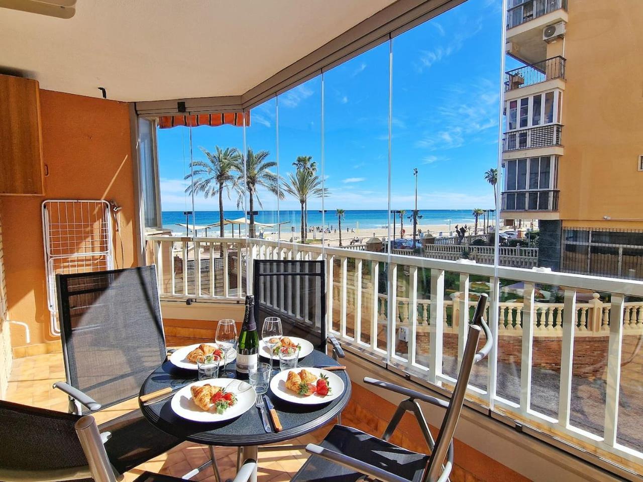 Appartement Amplio Apartamento Con Terraza En Primera Linea De Playa Fuengirola