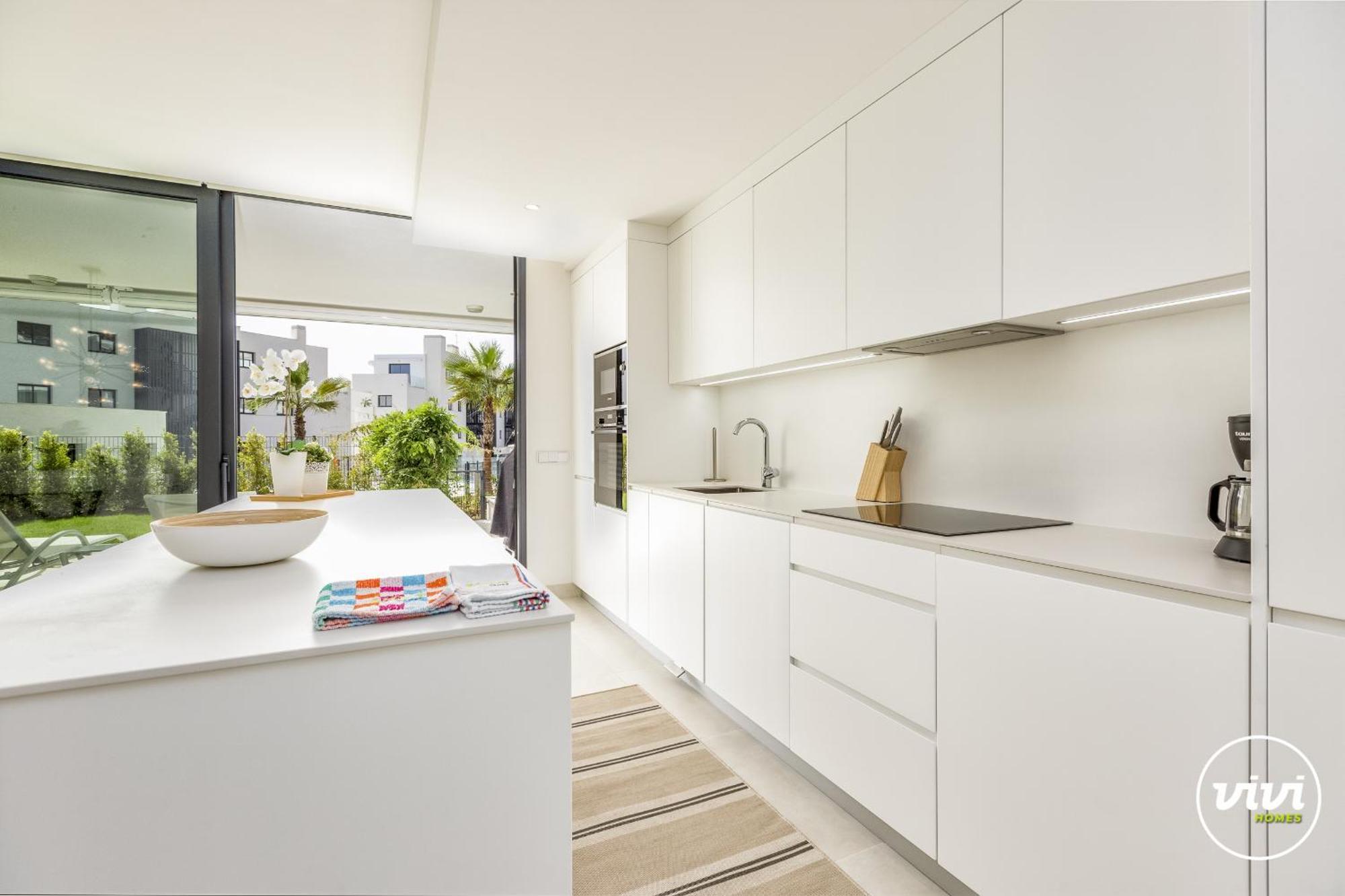 Vivi Homes - Lady Pool, Garden, Patio & Fuengirola