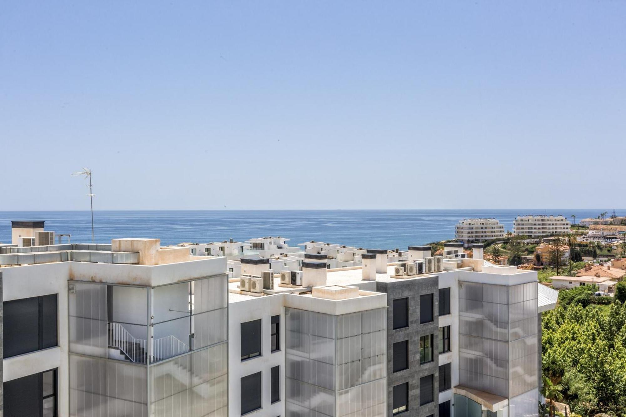 Vivi Homes - Luca Pool, Gym, & Sea View