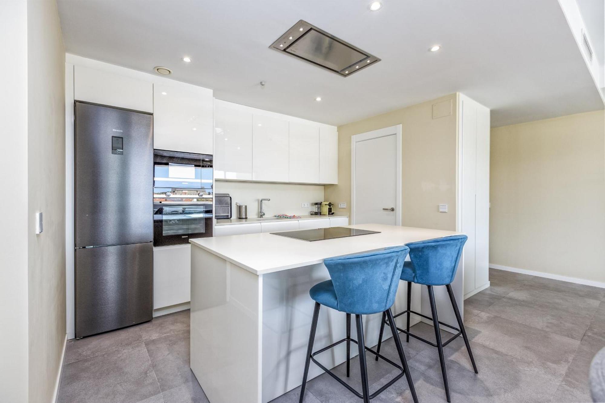 Apartment Vivi Homes - Luca Pool, Gym, & Sea View *