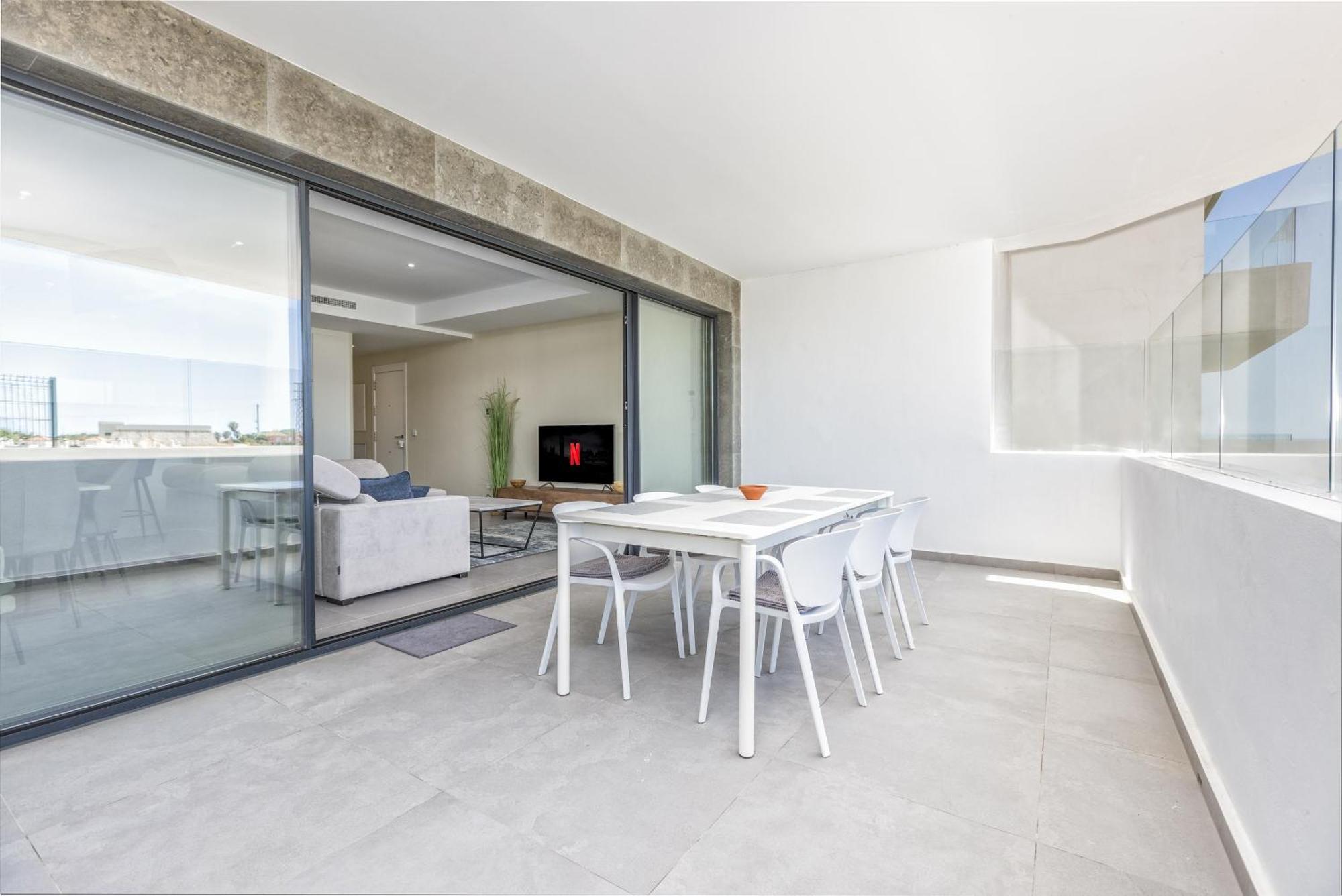 Apartment Vivi Homes - Luca Pool, Gym, & Sea View *