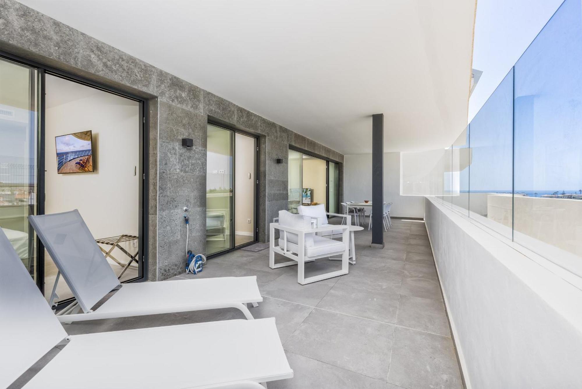 Vivi Homes - Luca Pool, Gym, & Sea View