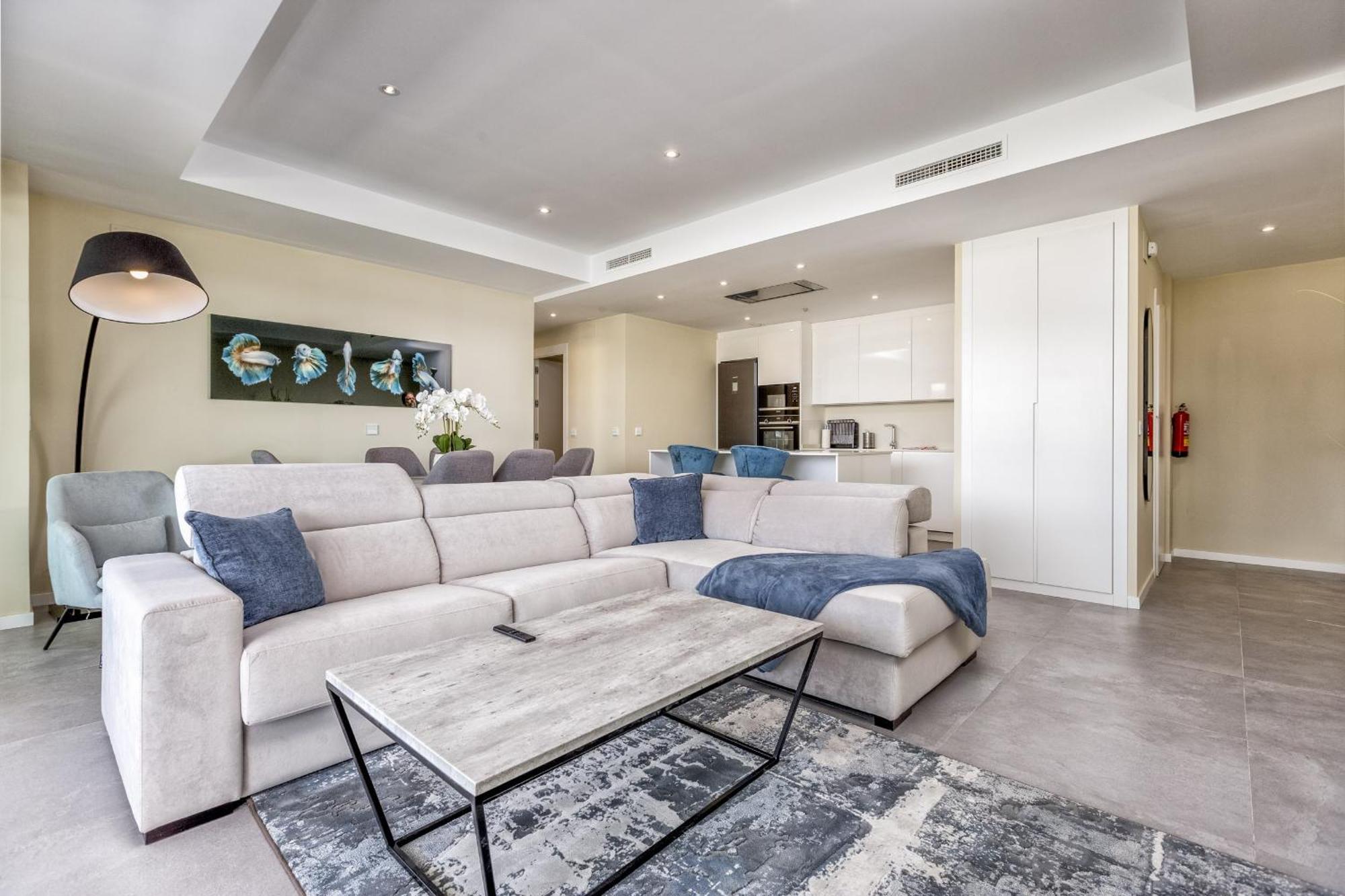 Apartment Vivi Homes - Luca Pool, Gym, & Sea View