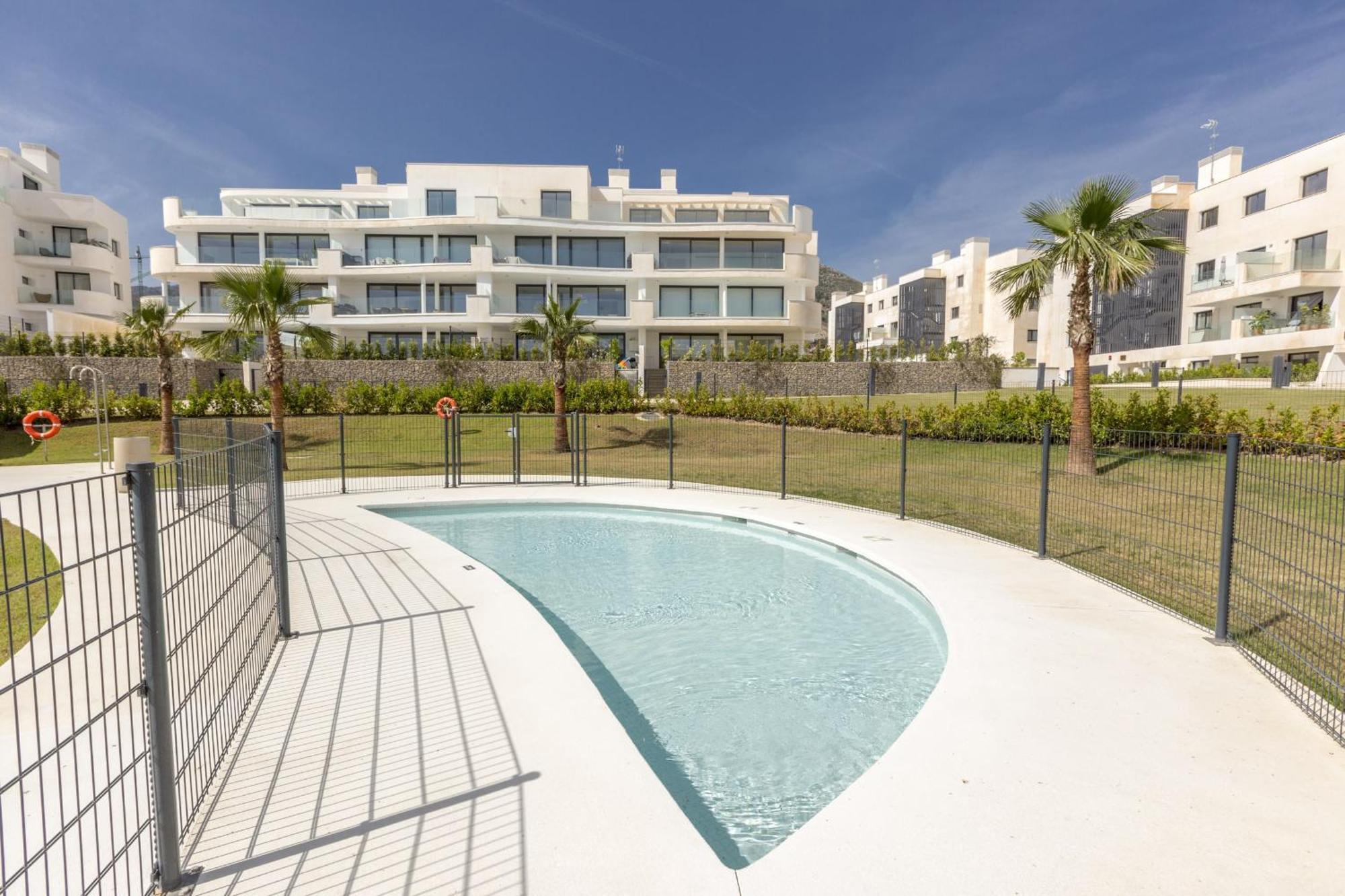 Vivi Homes - Panorama Pool, Golf, Terrace & Sea View Fuengirola