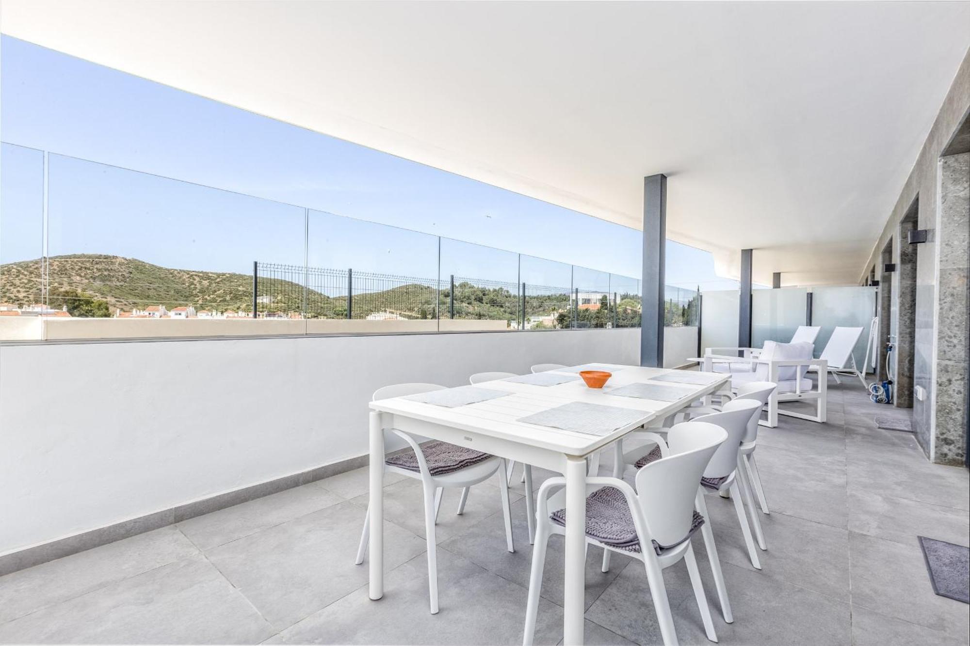 Apartment Vivi Homes - Luca Pool, Gym, & Sea View
