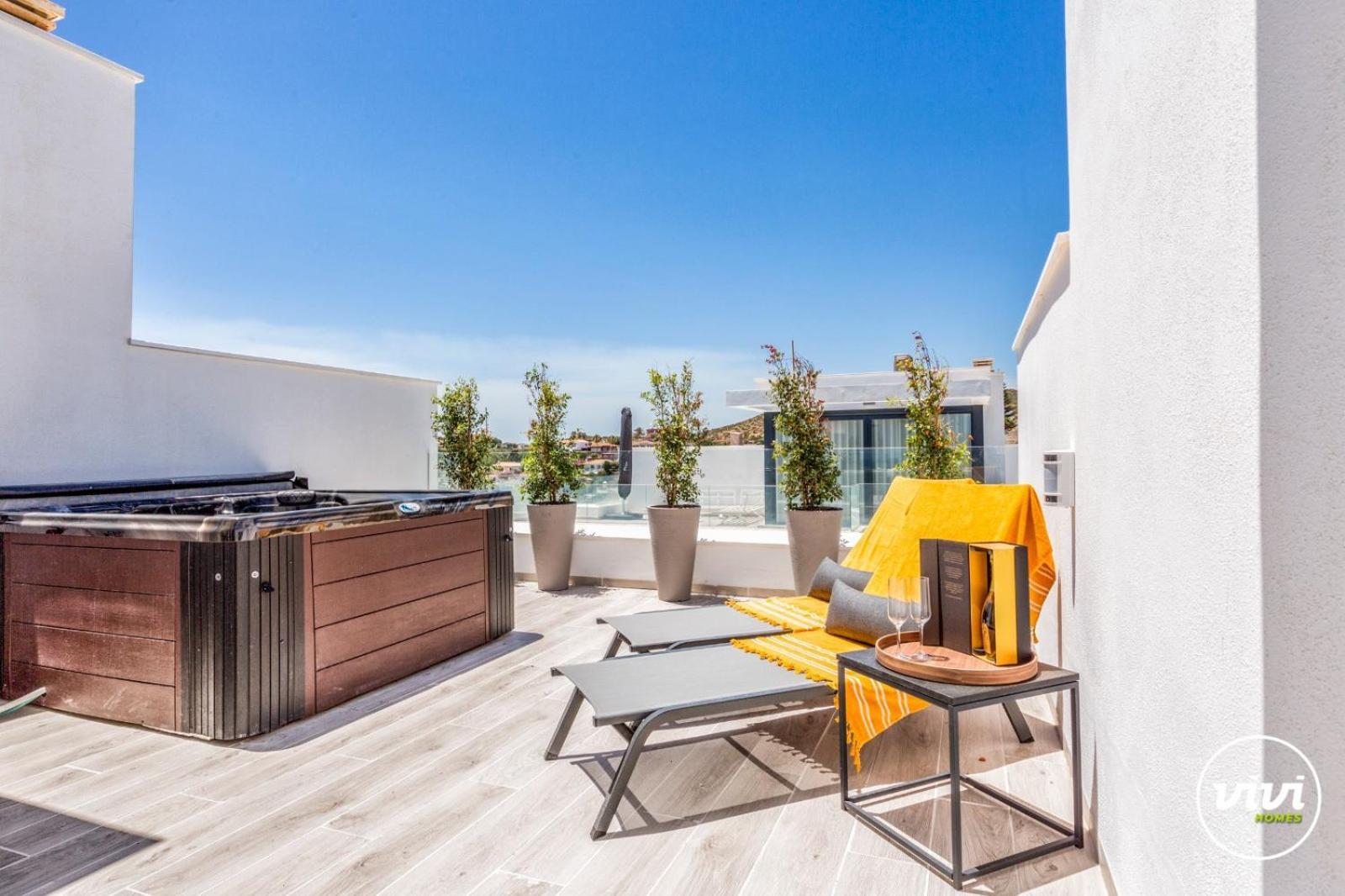 Vivi Homes -zumo Pool, Gym & Sea View