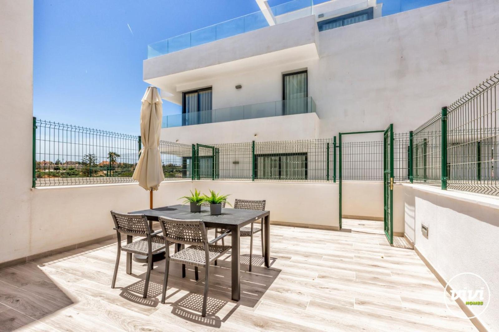 Сasa de vacaciones Vivi Homes -zumo Pool, Gym & Sea View *