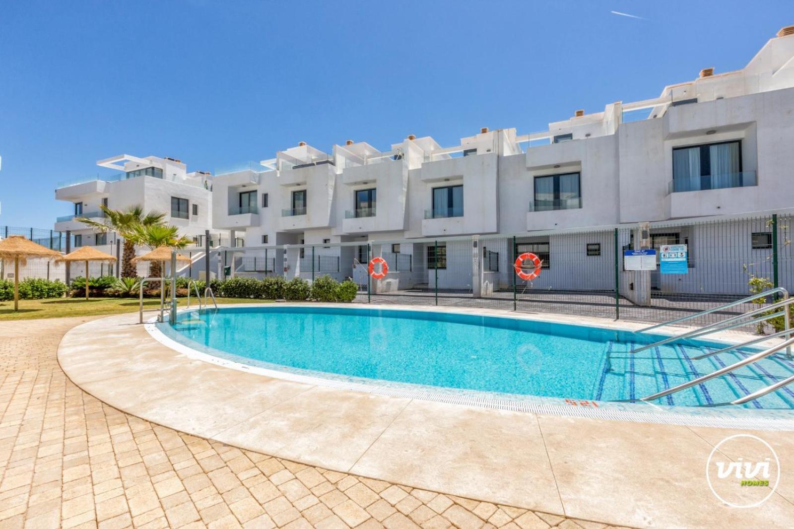 Сasa de vacaciones Vivi Homes -zumo Pool, Gym & Sea View