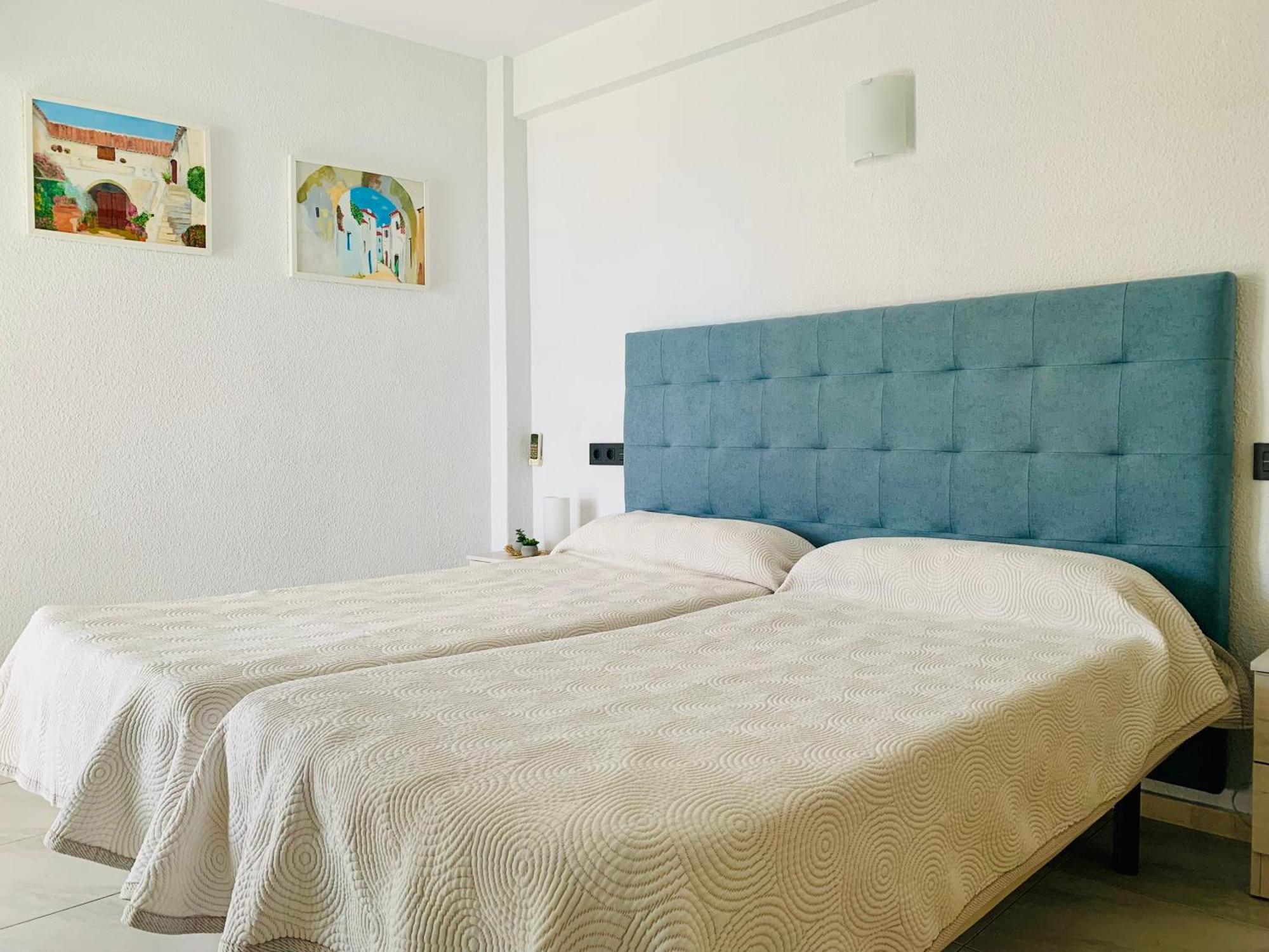 Apartamento On The Beach, Fantastic Sea And Pool Views, 2 Bedroom *