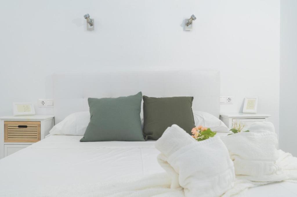 Beautiful Coastal 3-bedroom - 1 Minute Away From Apartment