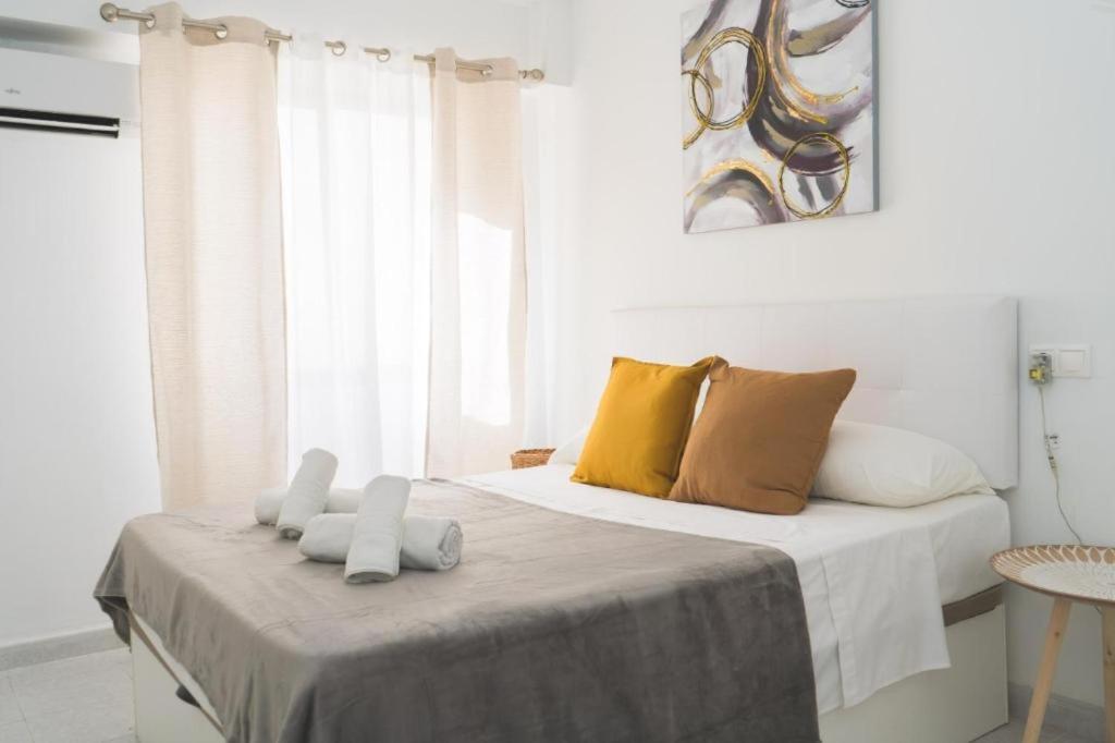 Beautiful Coastal 3-bedroom - 1 Minute Away From * Fuengirola