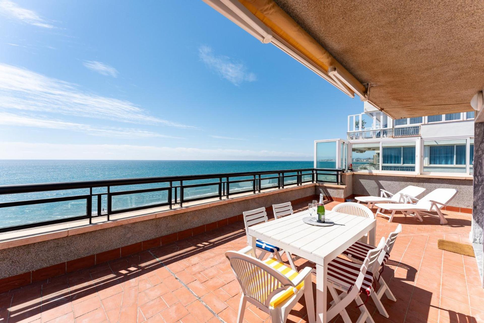 Malagasuite Seaside Penthouse Apartment