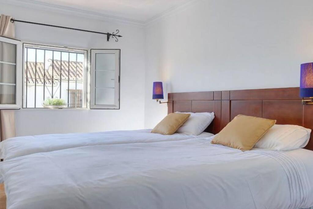 Bright 2 Bedroom Townhouse Holiday home *