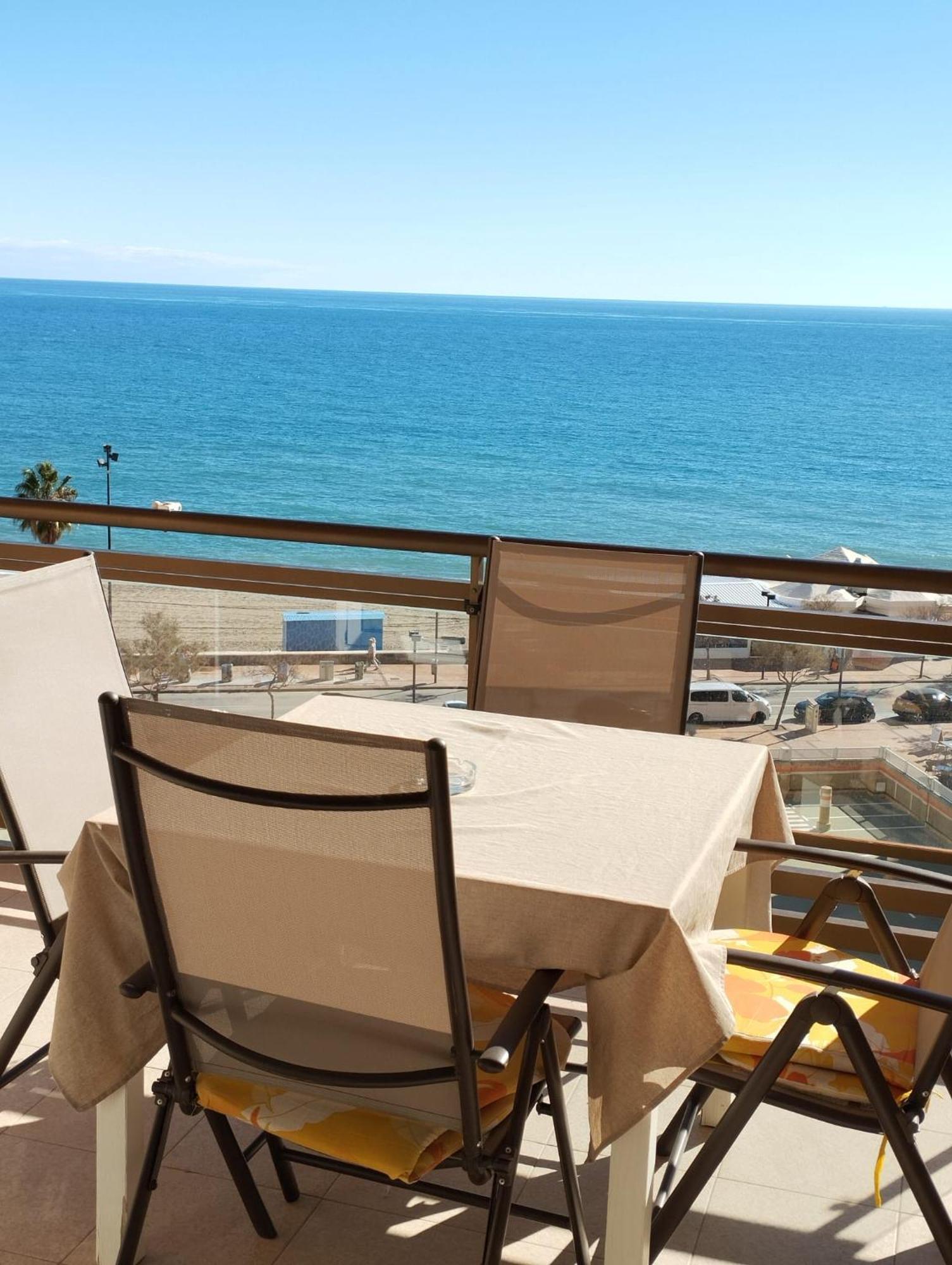 Vistas Al Mar Europa Apartment *