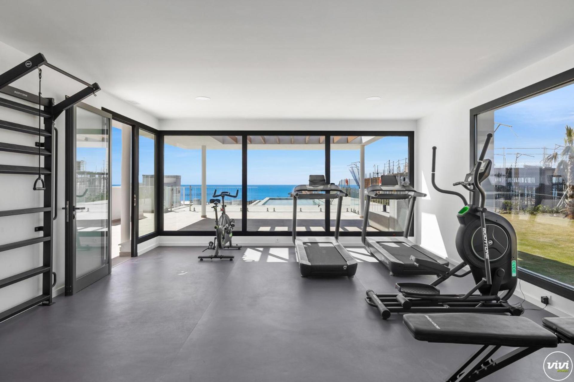 Vivi Homes - Diamond Pool, Gym, Terrace & Sea View Apartment