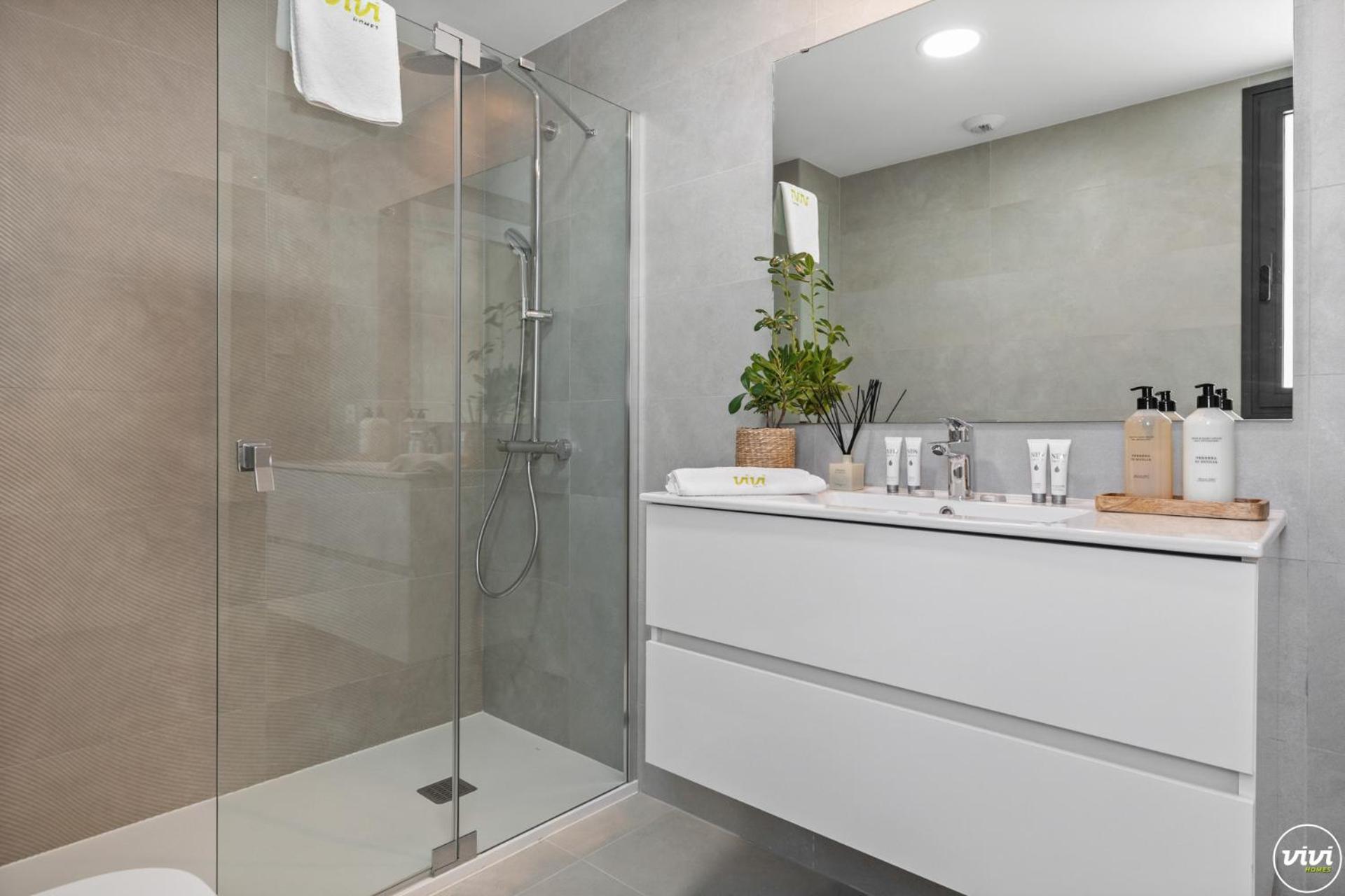 Vivi Homes - Diamond Pool, Gym, Terrace & Sea View *