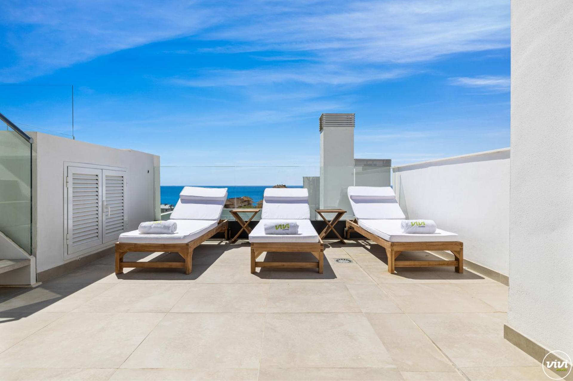Vivi Homes - Diamond Pool, Gym, Terrace & Sea View *